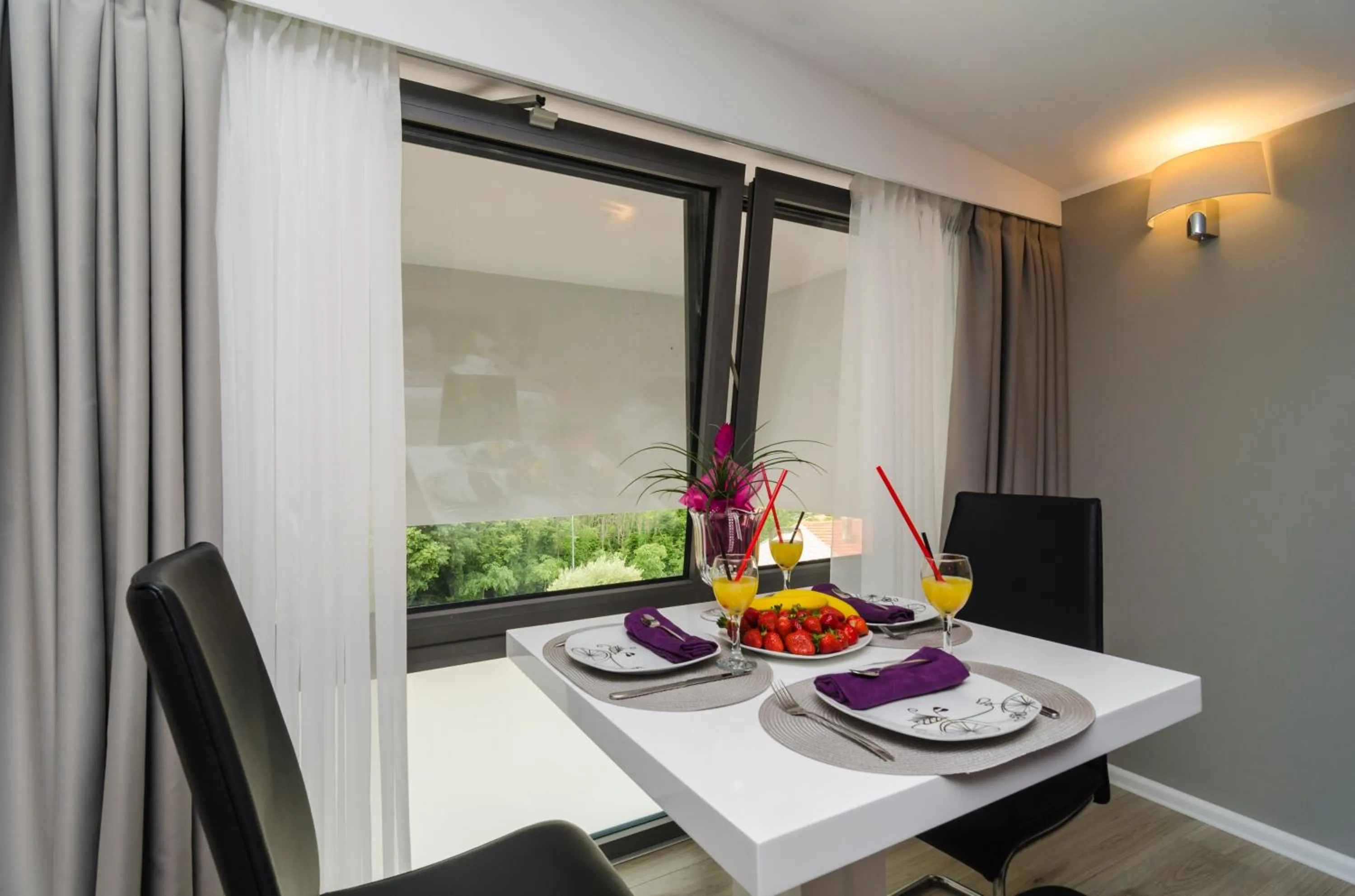 Dining area in Apartments ZoomZoom