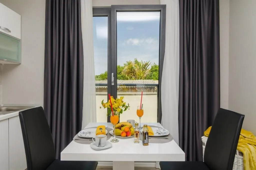 Dining area in Apartments ZoomZoom