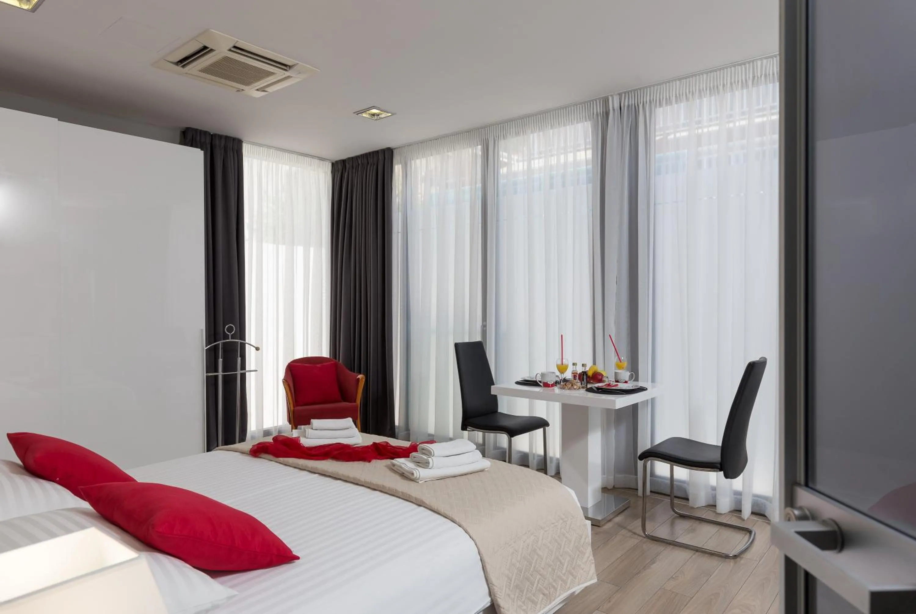 Bedroom, Bed in Apartments ZoomZoom