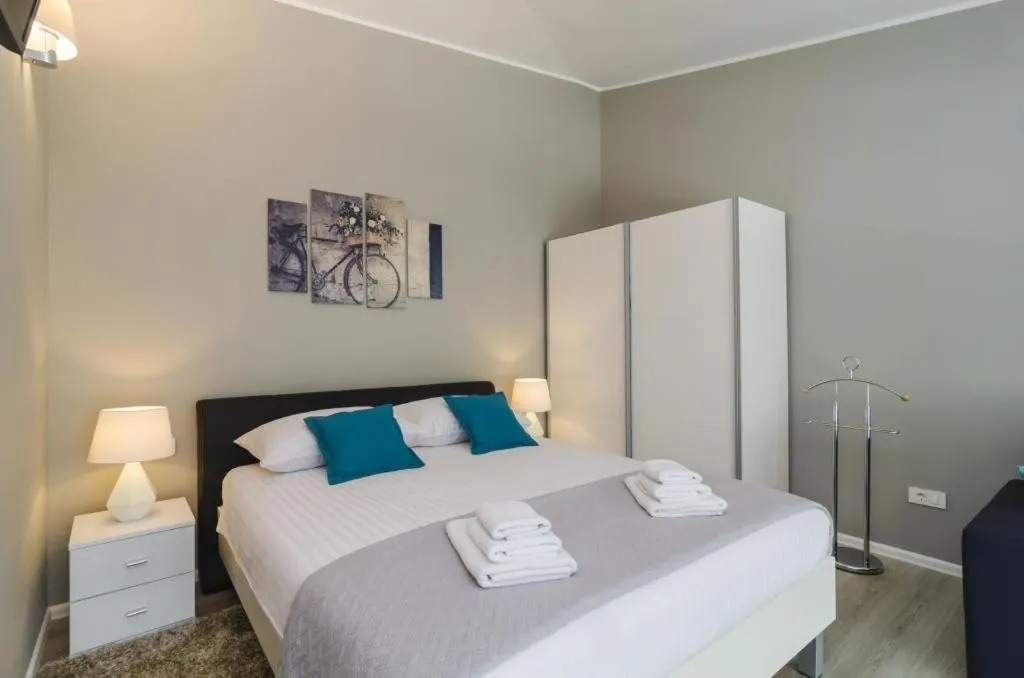 Bedroom, Bed in Apartments ZoomZoom