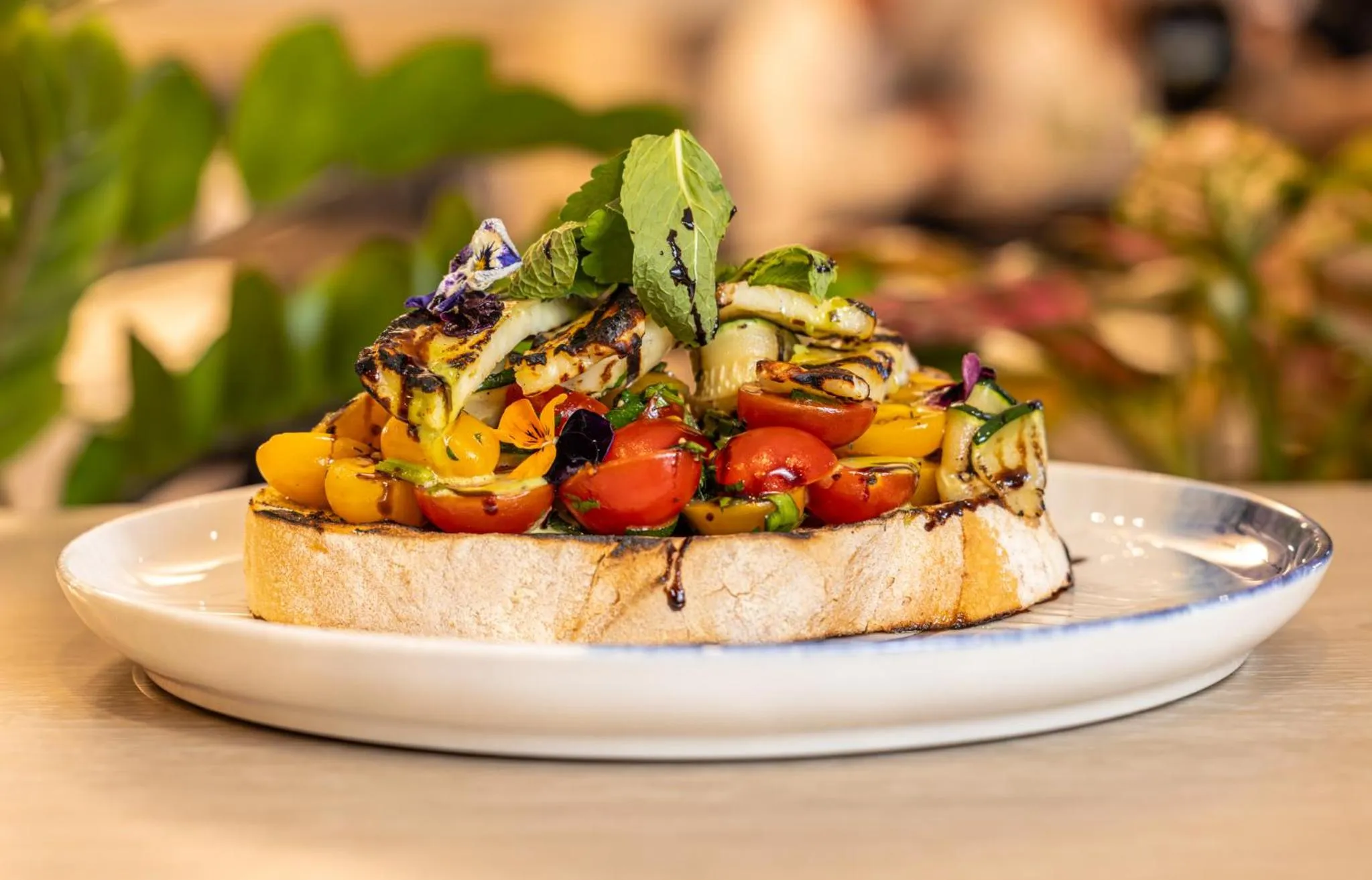 Restaurant/places to eat in Novotel Darwin Airport