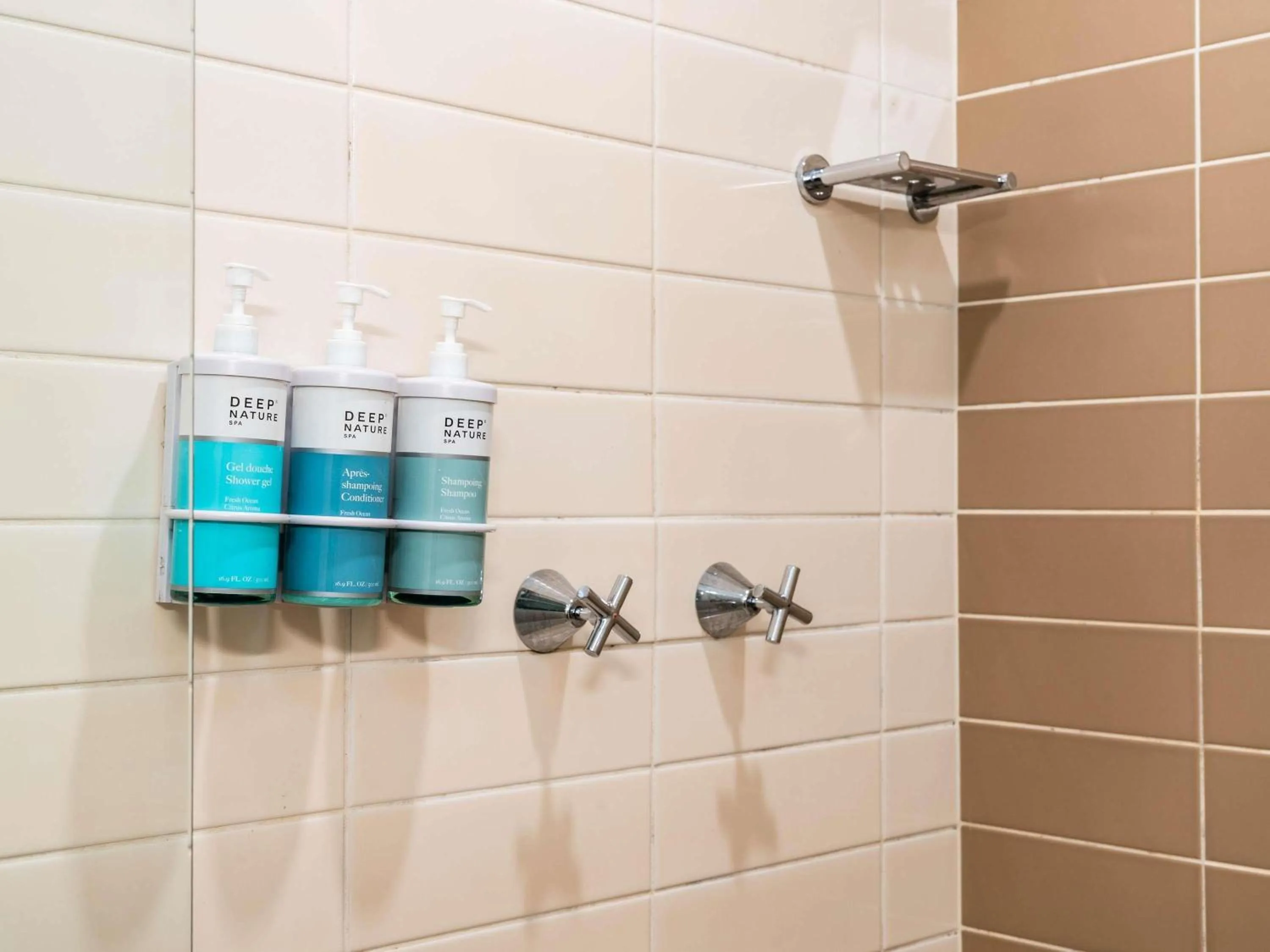 Bedroom in Novotel Darwin Airport