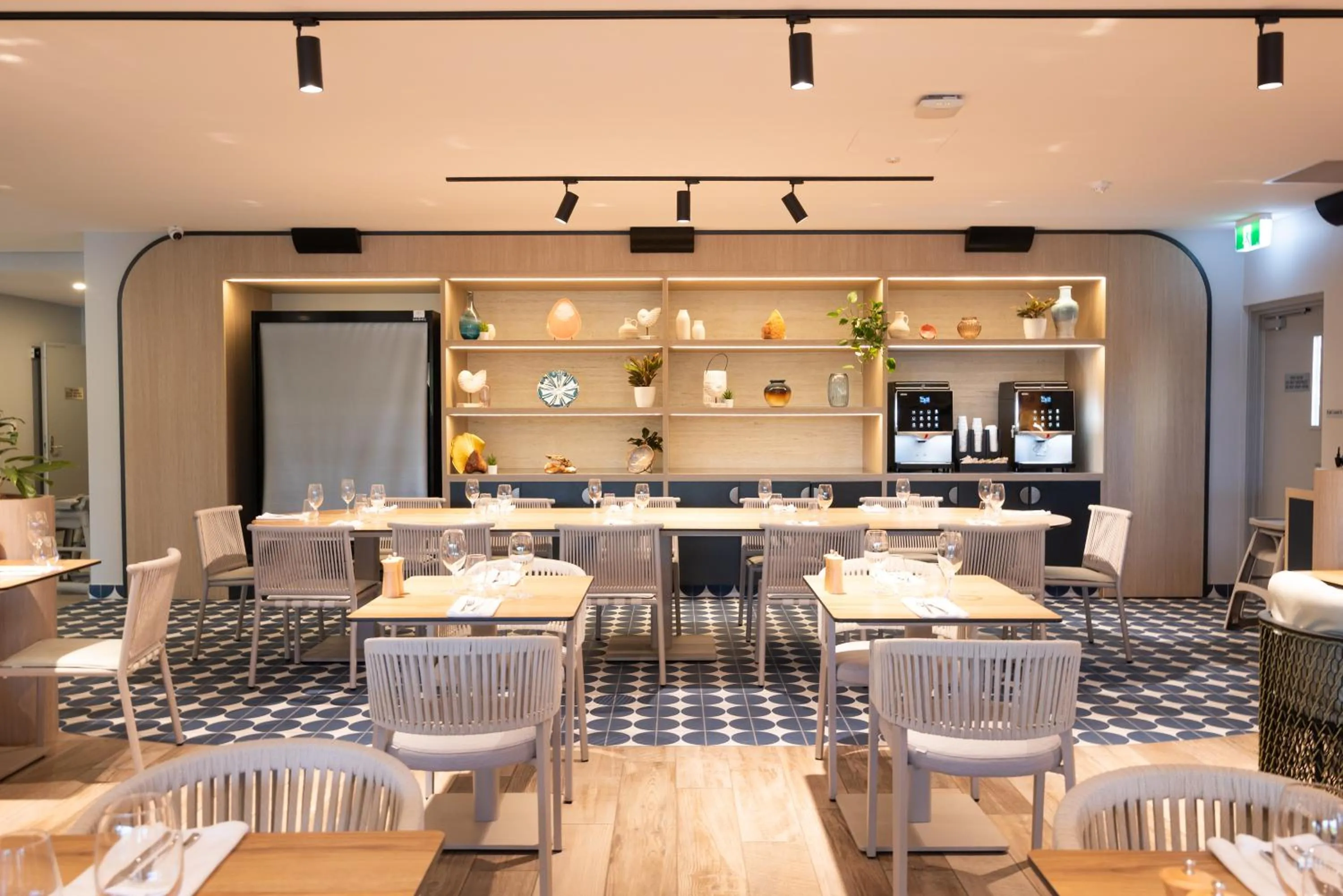 Restaurant/places to eat in Novotel Darwin Airport