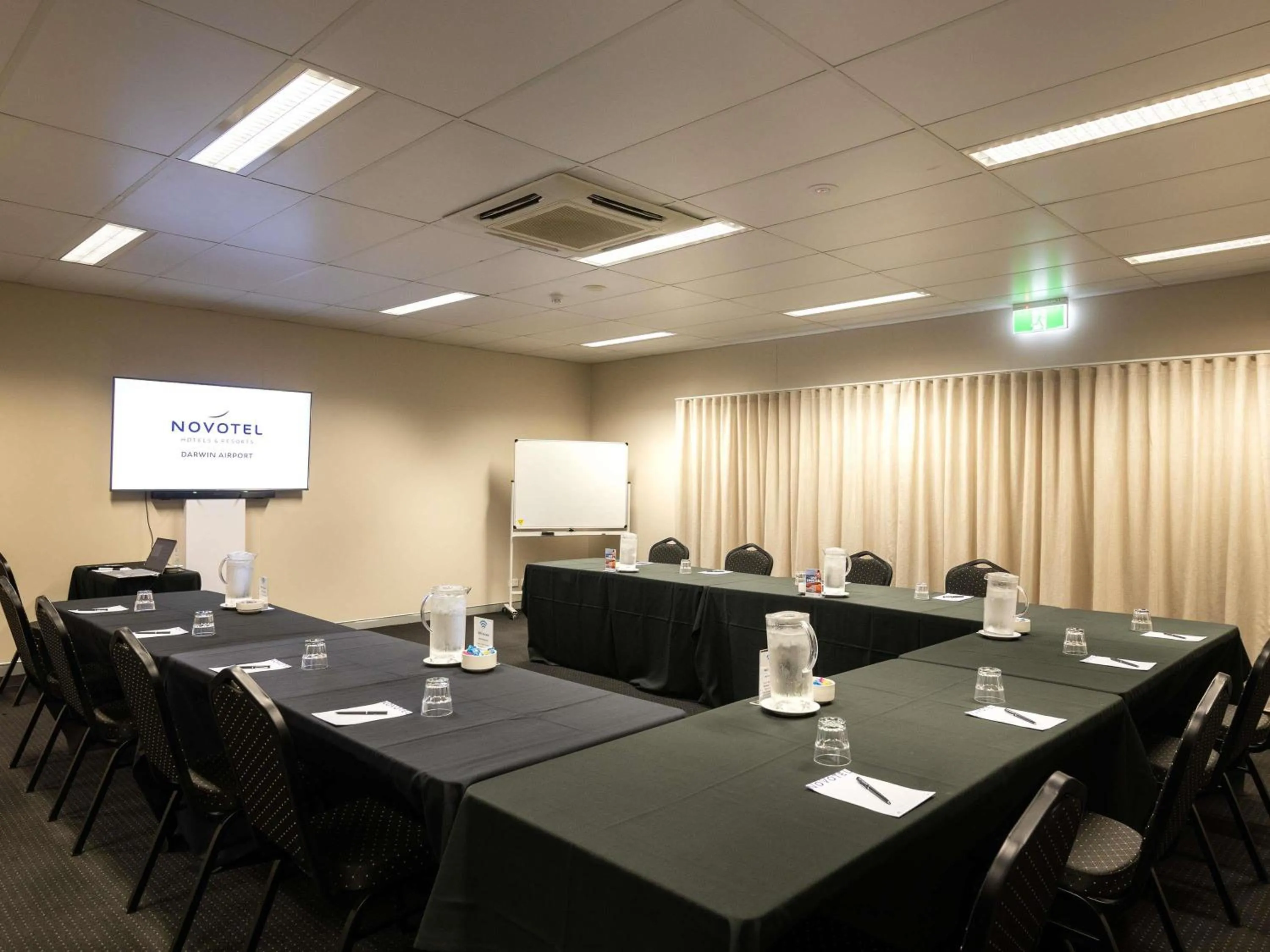 Meeting/conference room in Novotel Darwin Airport