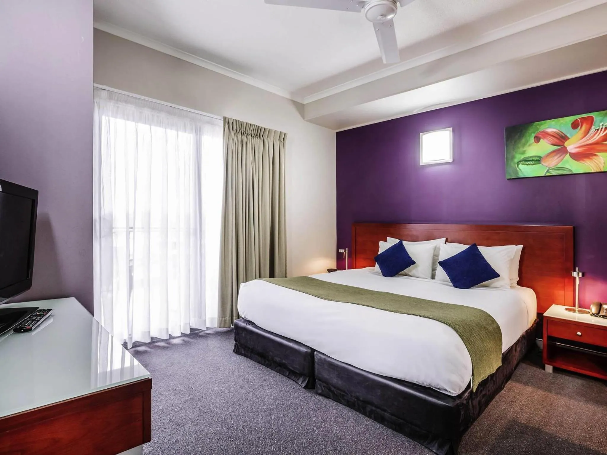 Bedroom, Bed in Novotel Darwin Airport