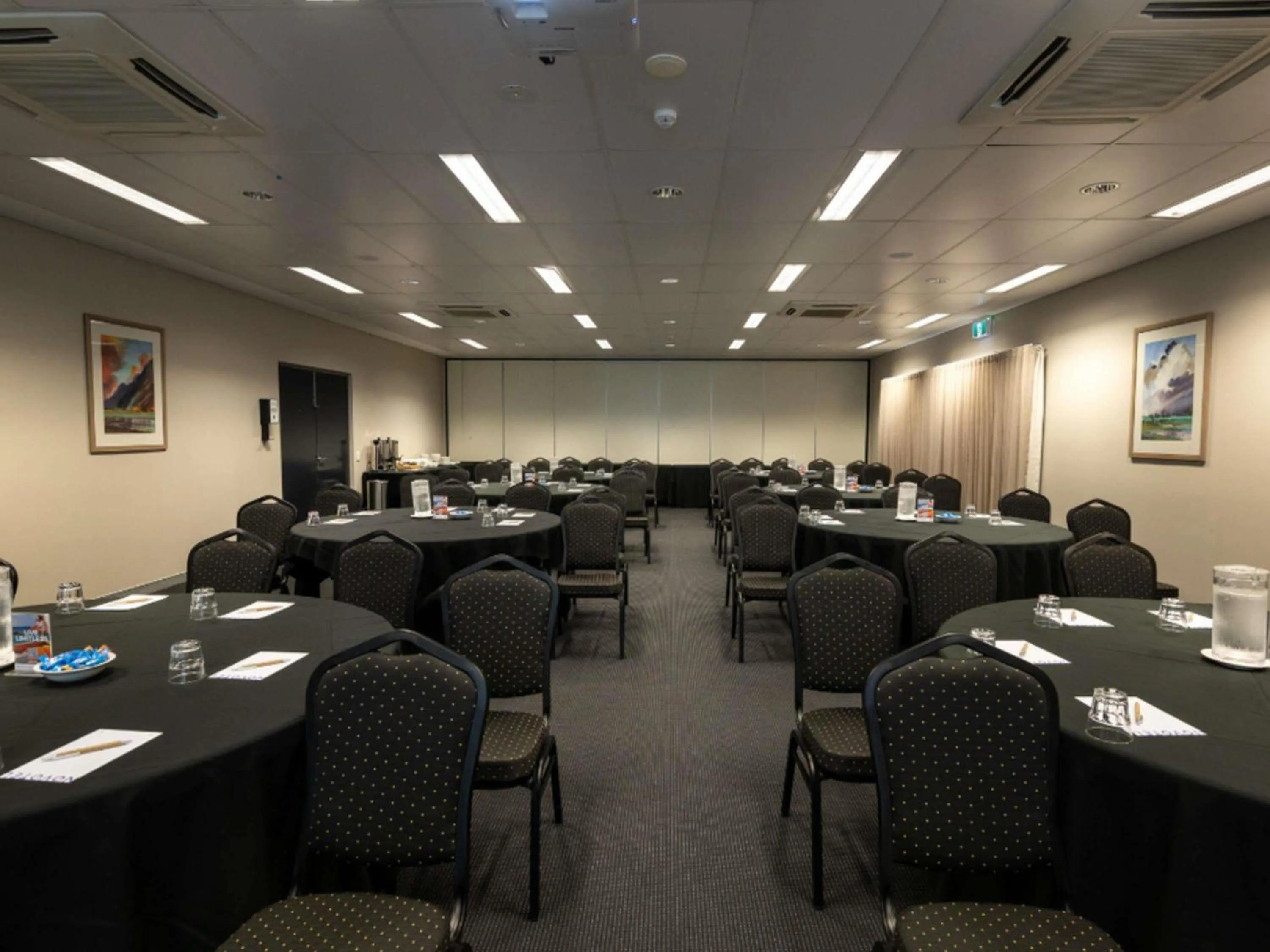 Meeting/conference room in Novotel Darwin Airport