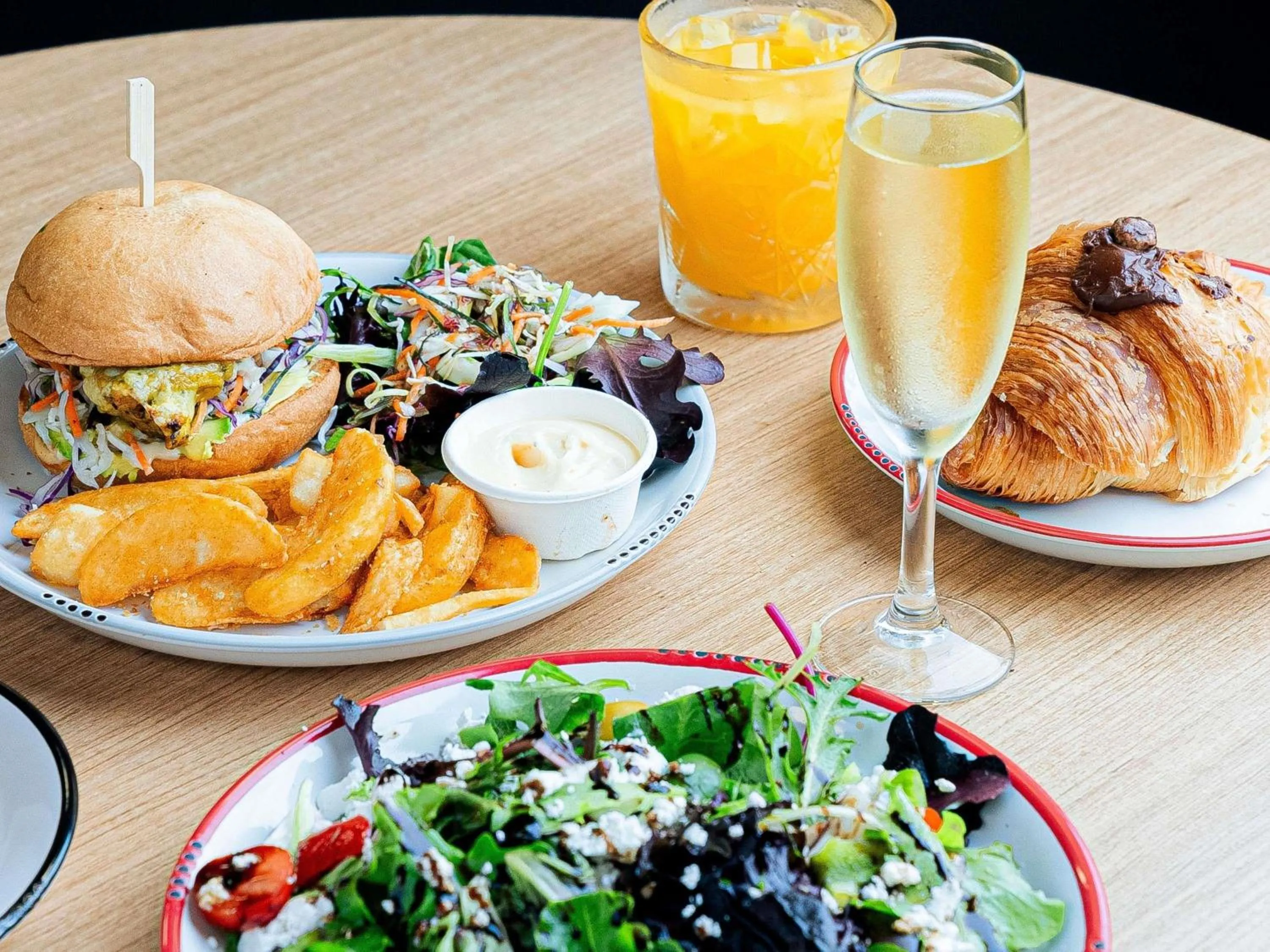 Restaurant/places to eat in Novotel Darwin Airport