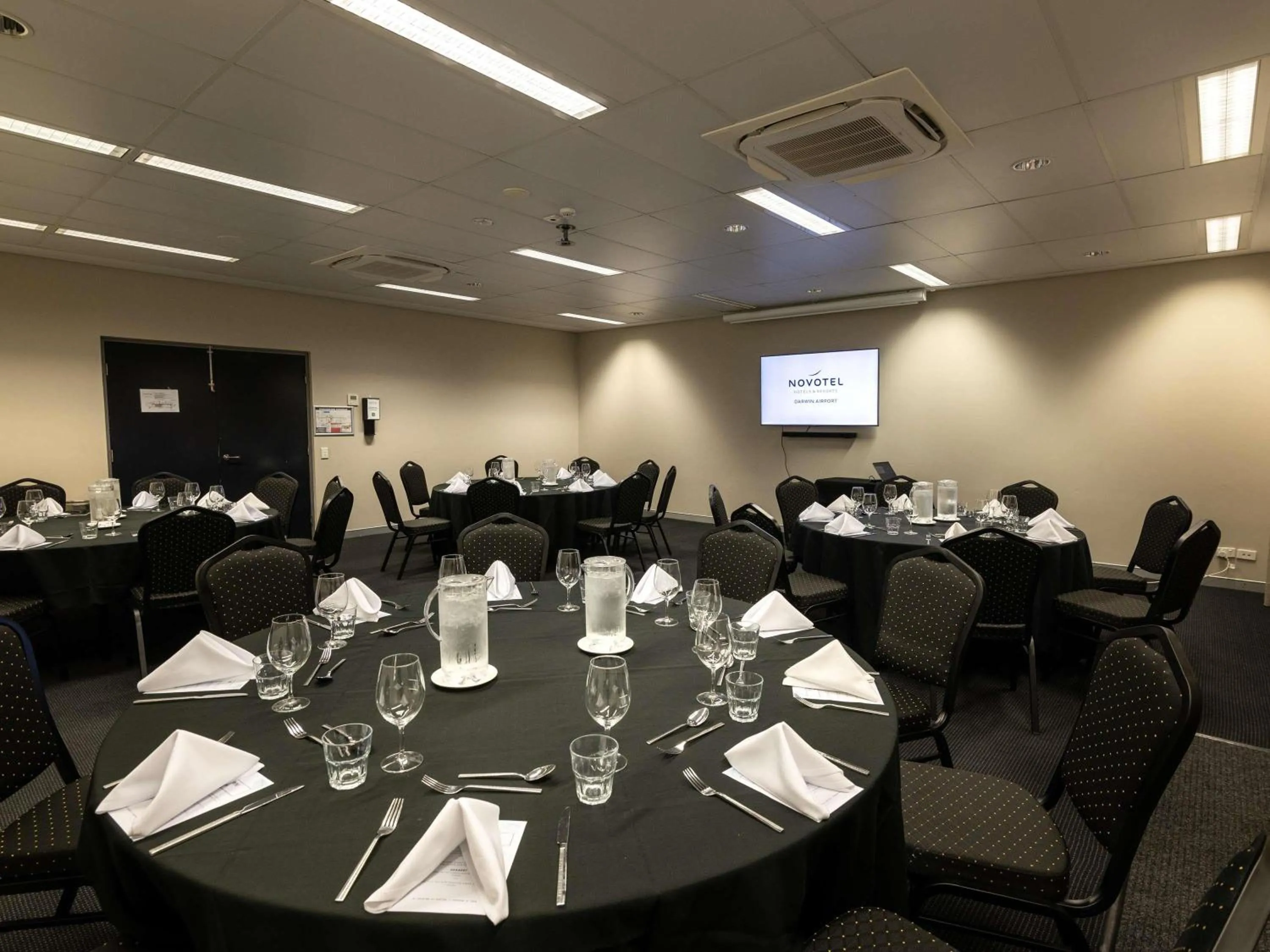 Meeting/conference room in Novotel Darwin Airport