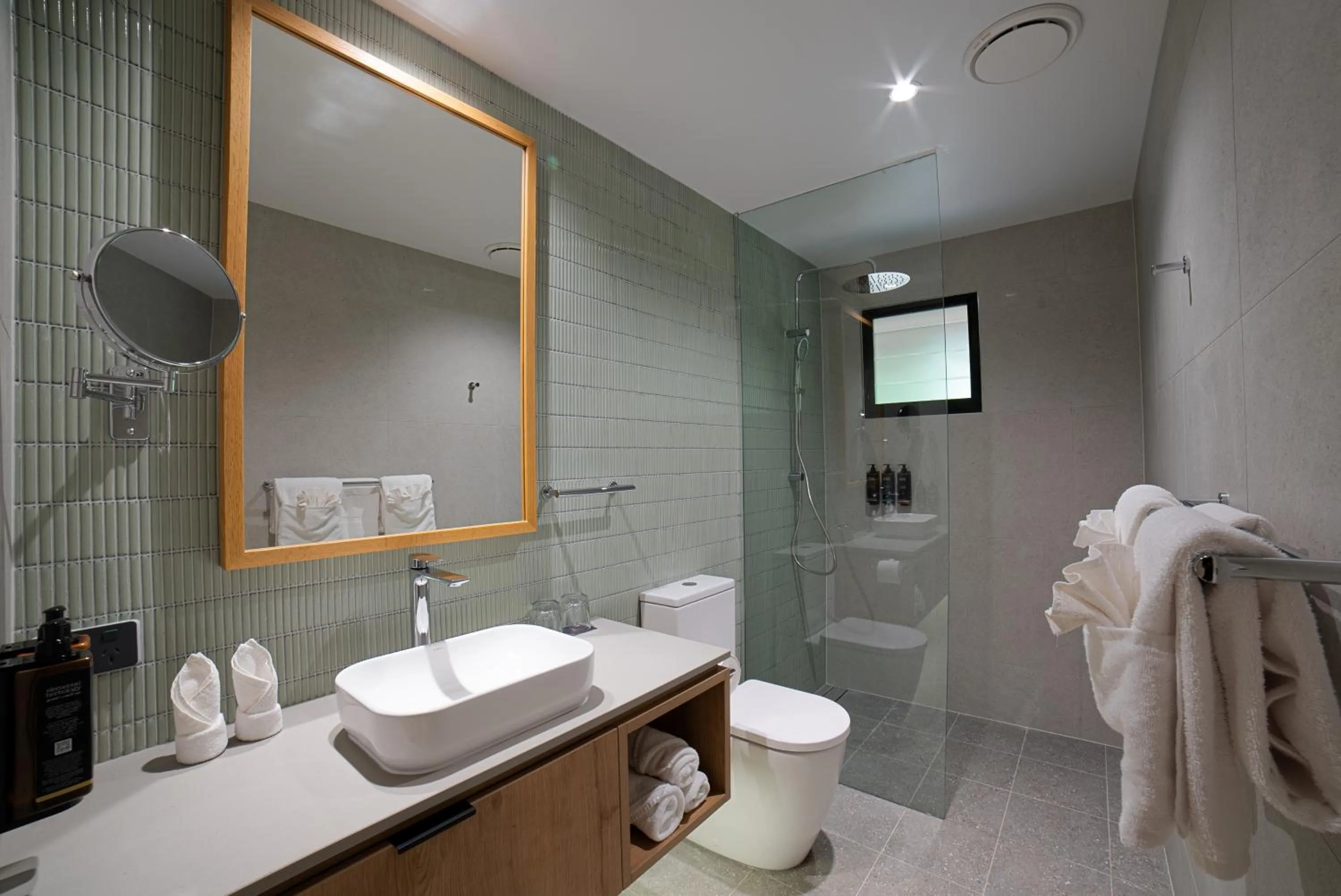 Shower in Mercure Darwin Airport Resort