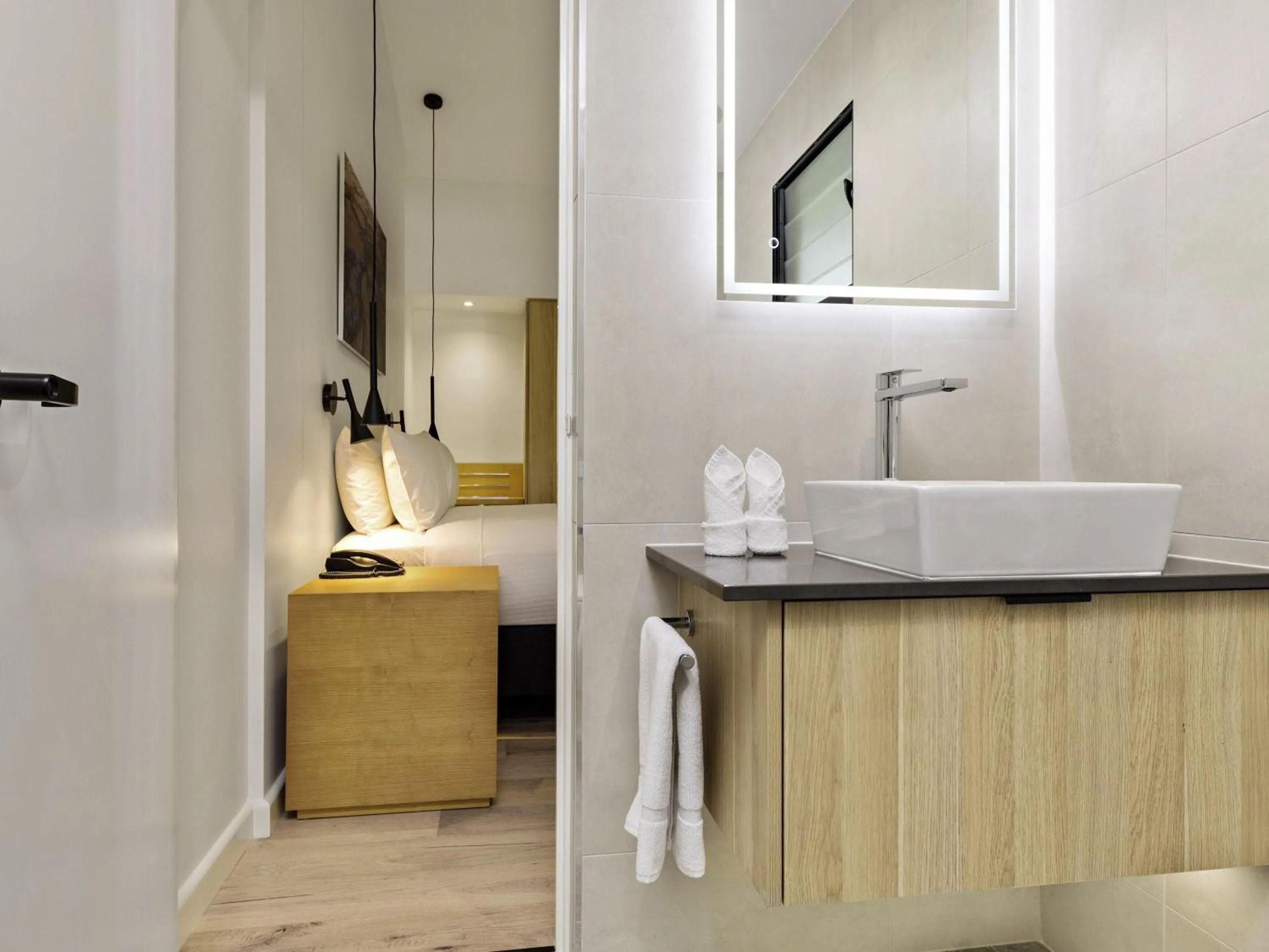 Bedroom in Mercure Darwin Airport Resort