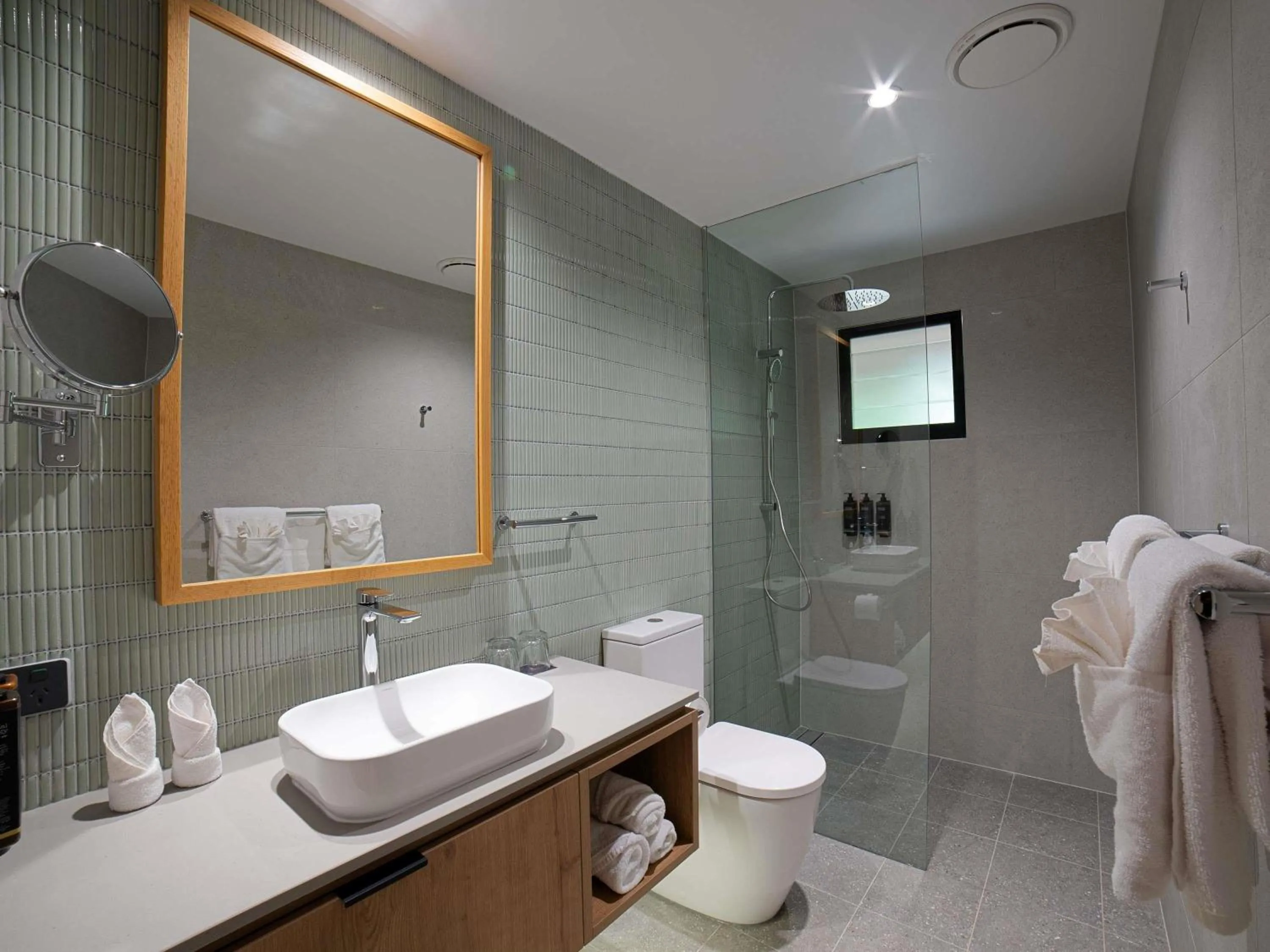 Bedroom in Mercure Darwin Airport Resort