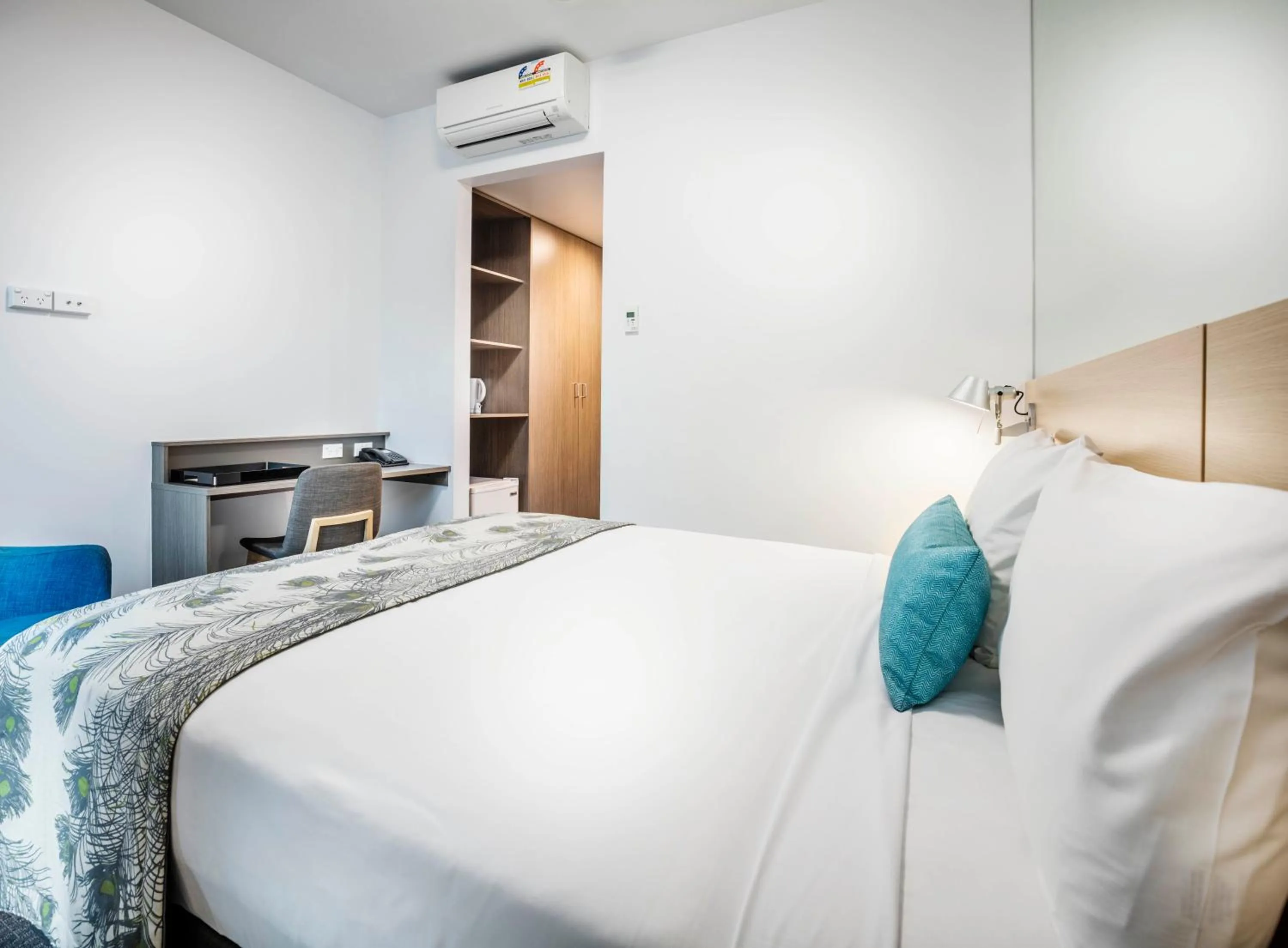 Bed in Mercure Darwin Airport Resort