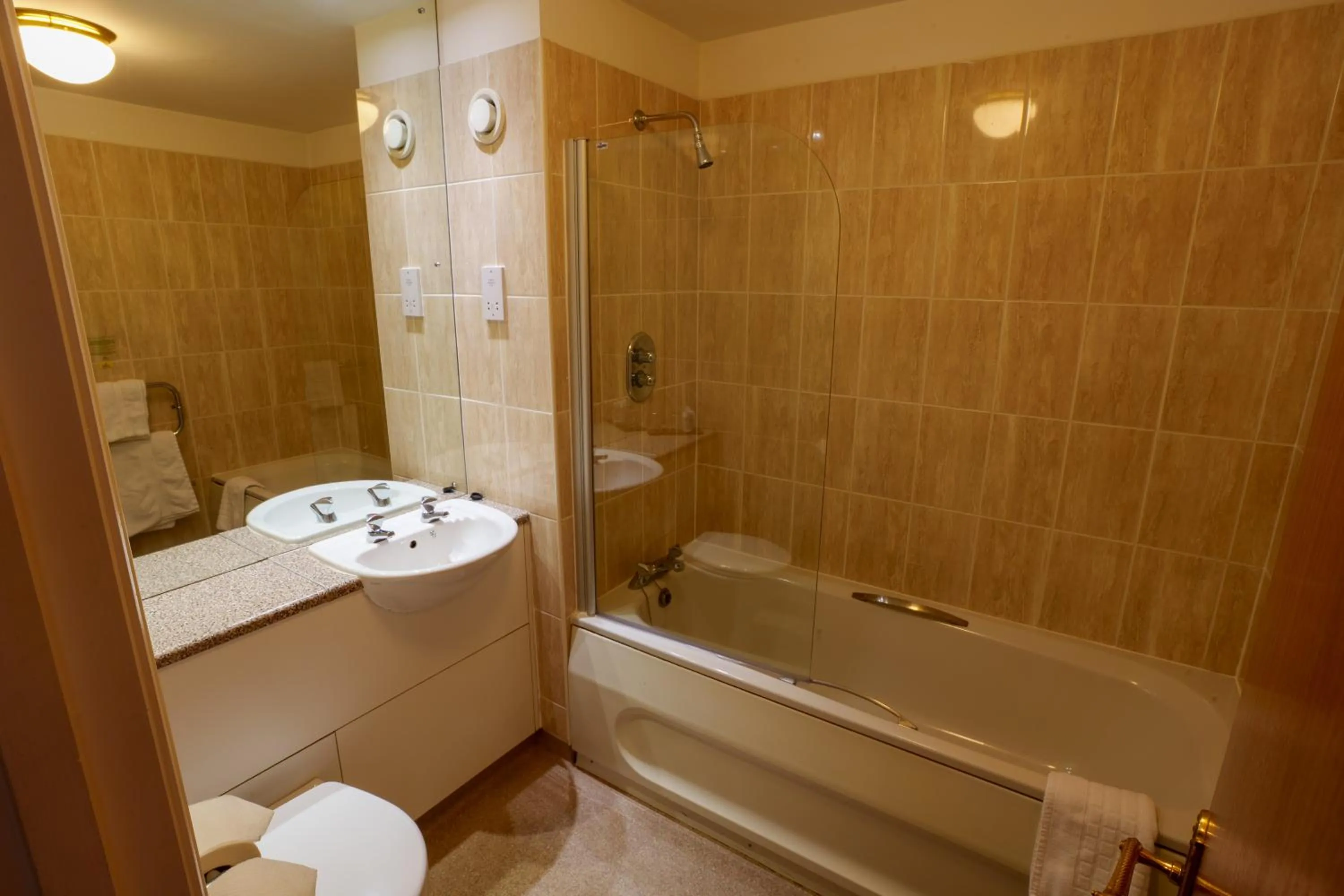 Shower in Arden Hotel And Leisure Club