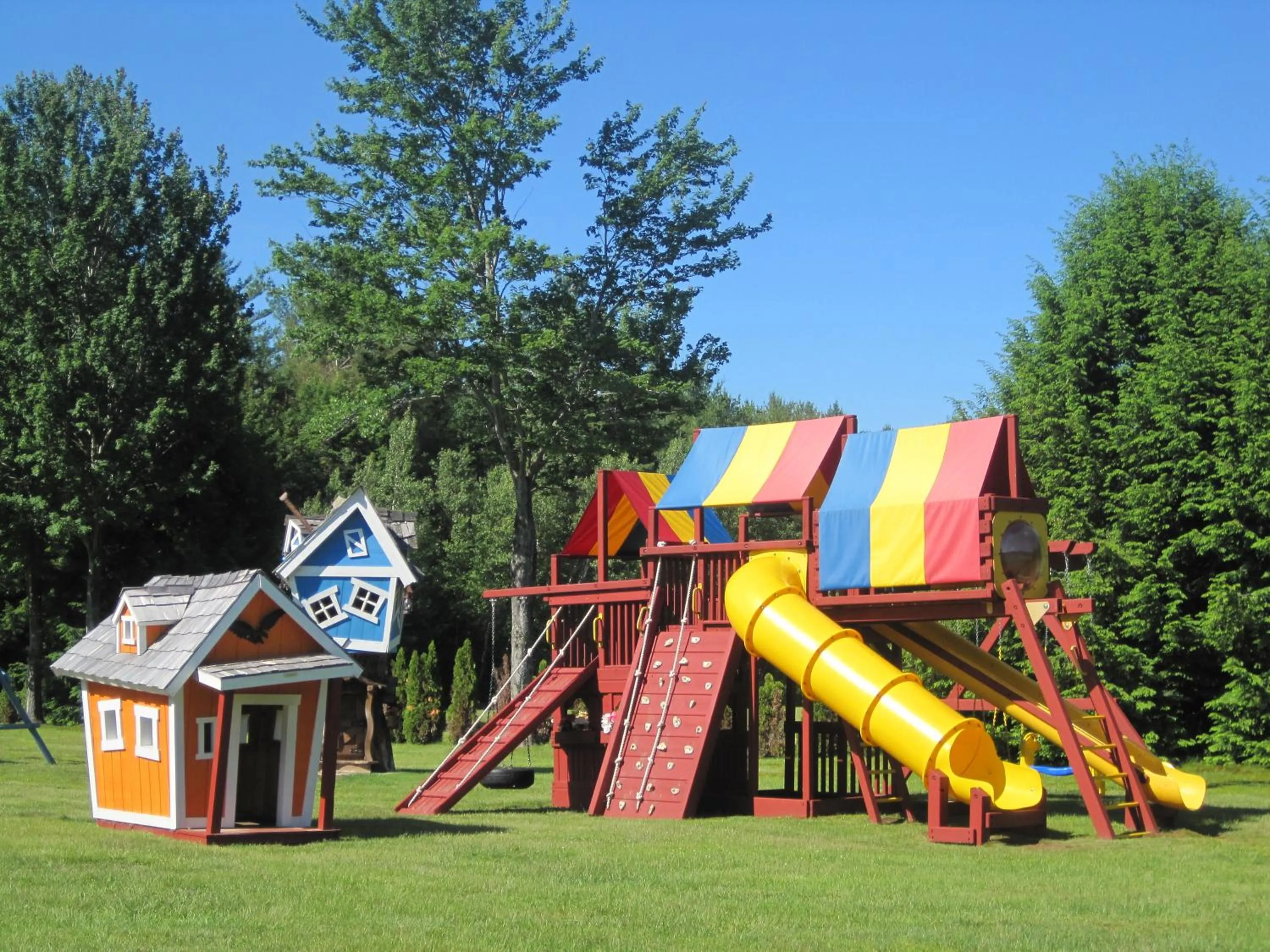 Children play ground in North Colony Motel and Cottages