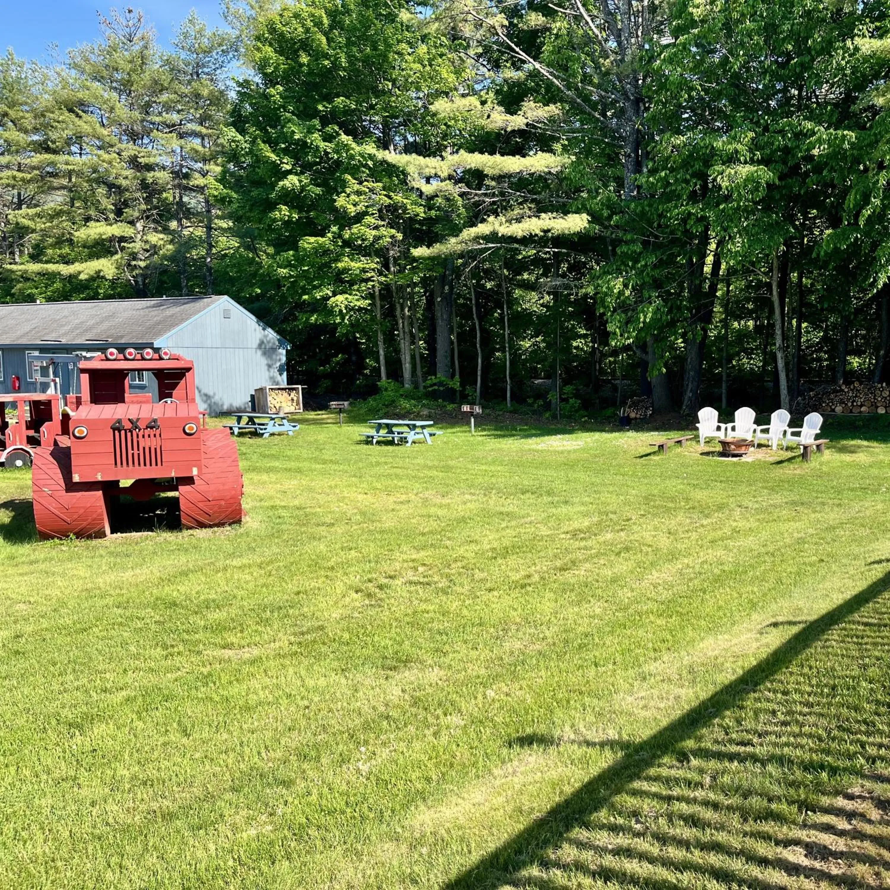 fireplace in North Colony Motel and Cottages