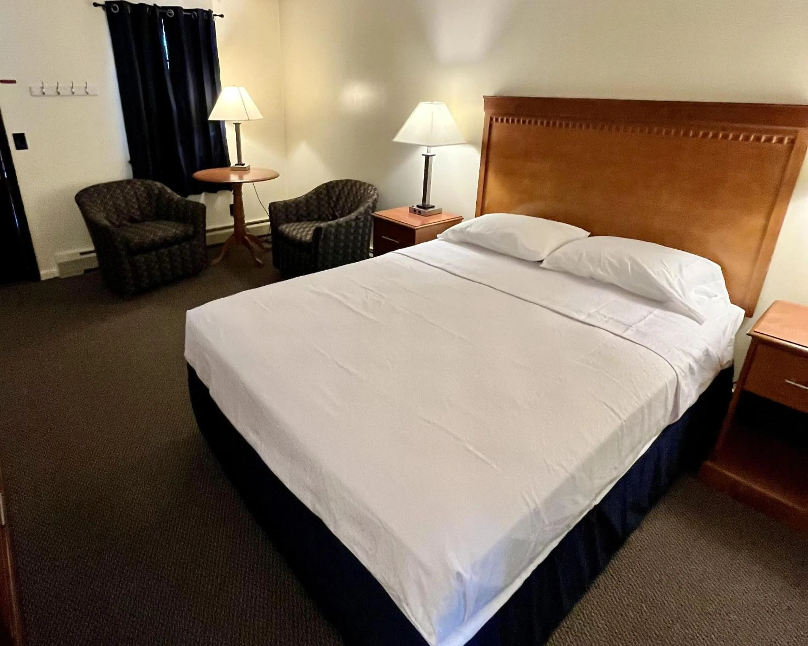 Bedroom, Bed in North Colony Motel and Cottages