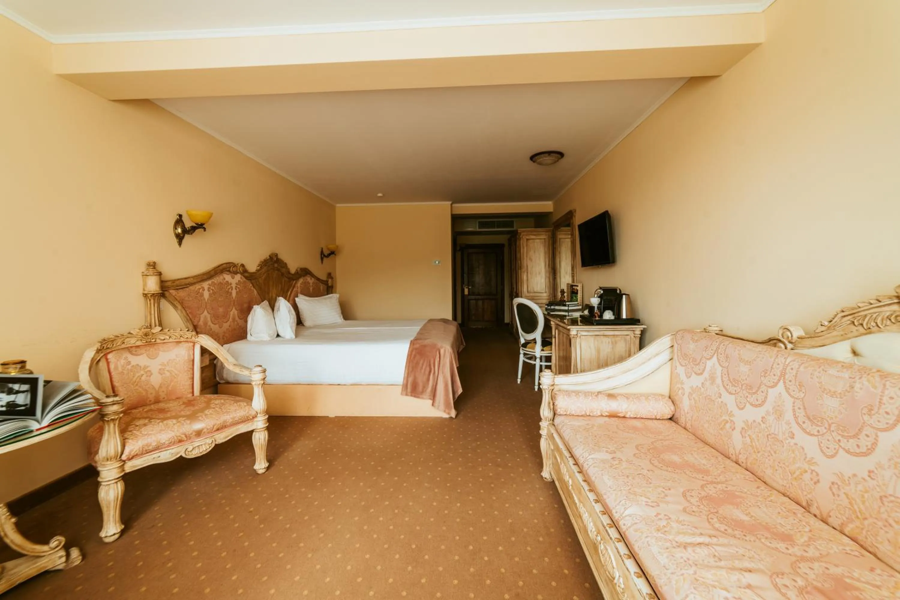 Bed in SunGarden Golf & Spa Resort