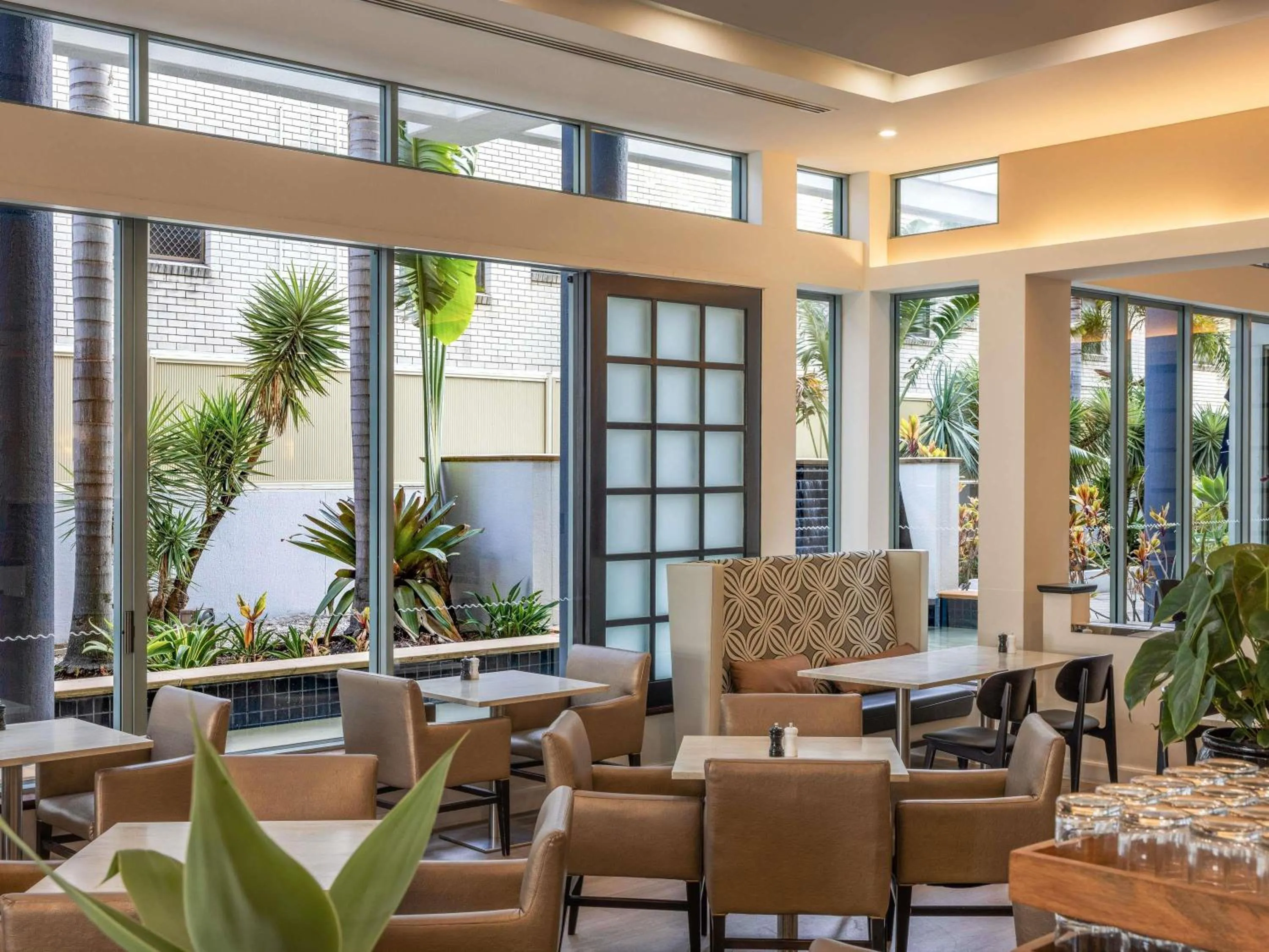 Restaurant/places to eat in Mantra Legends Hotel