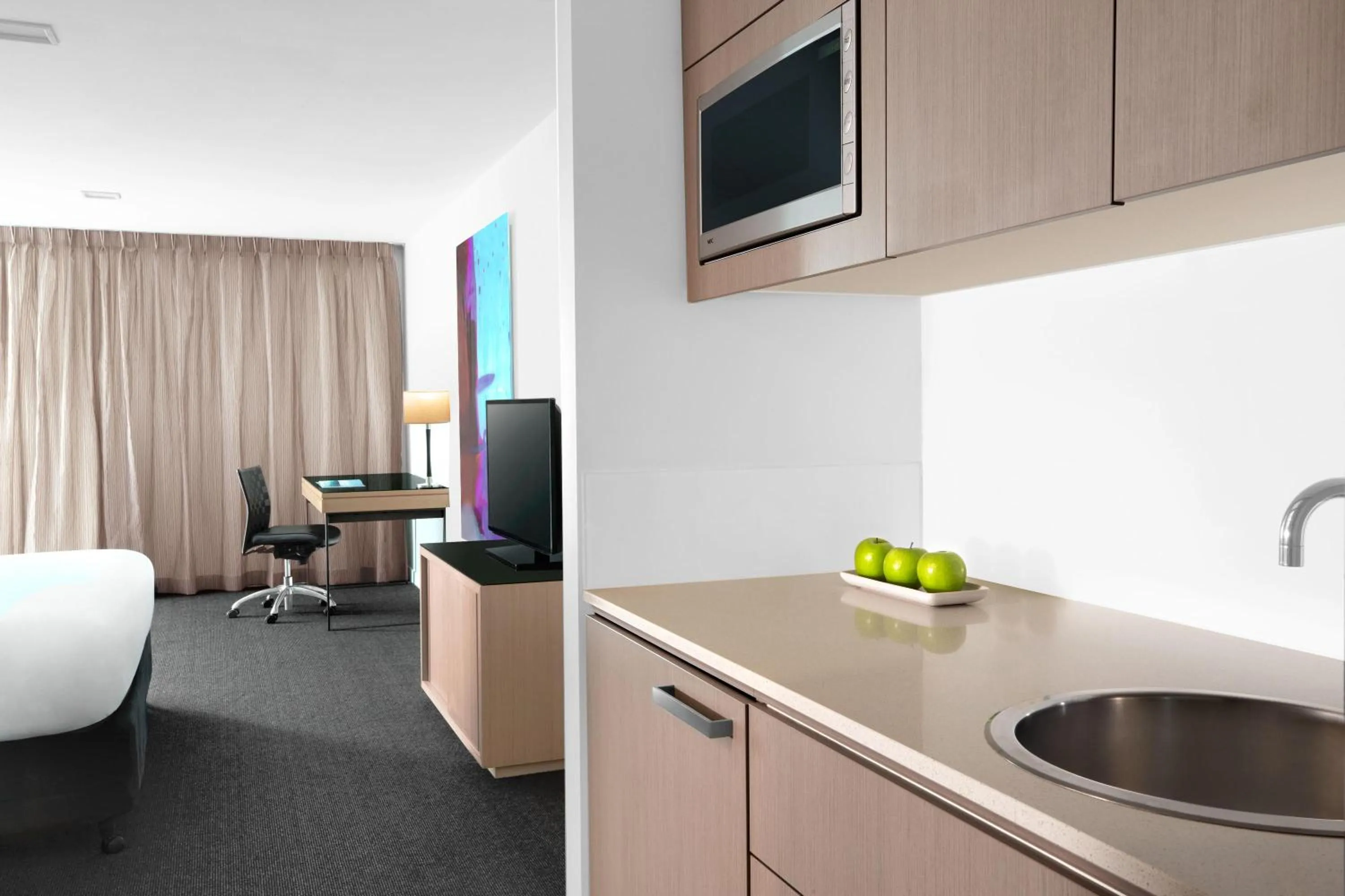 Kitchen or kitchenette in Mantra South Bank Brisbane