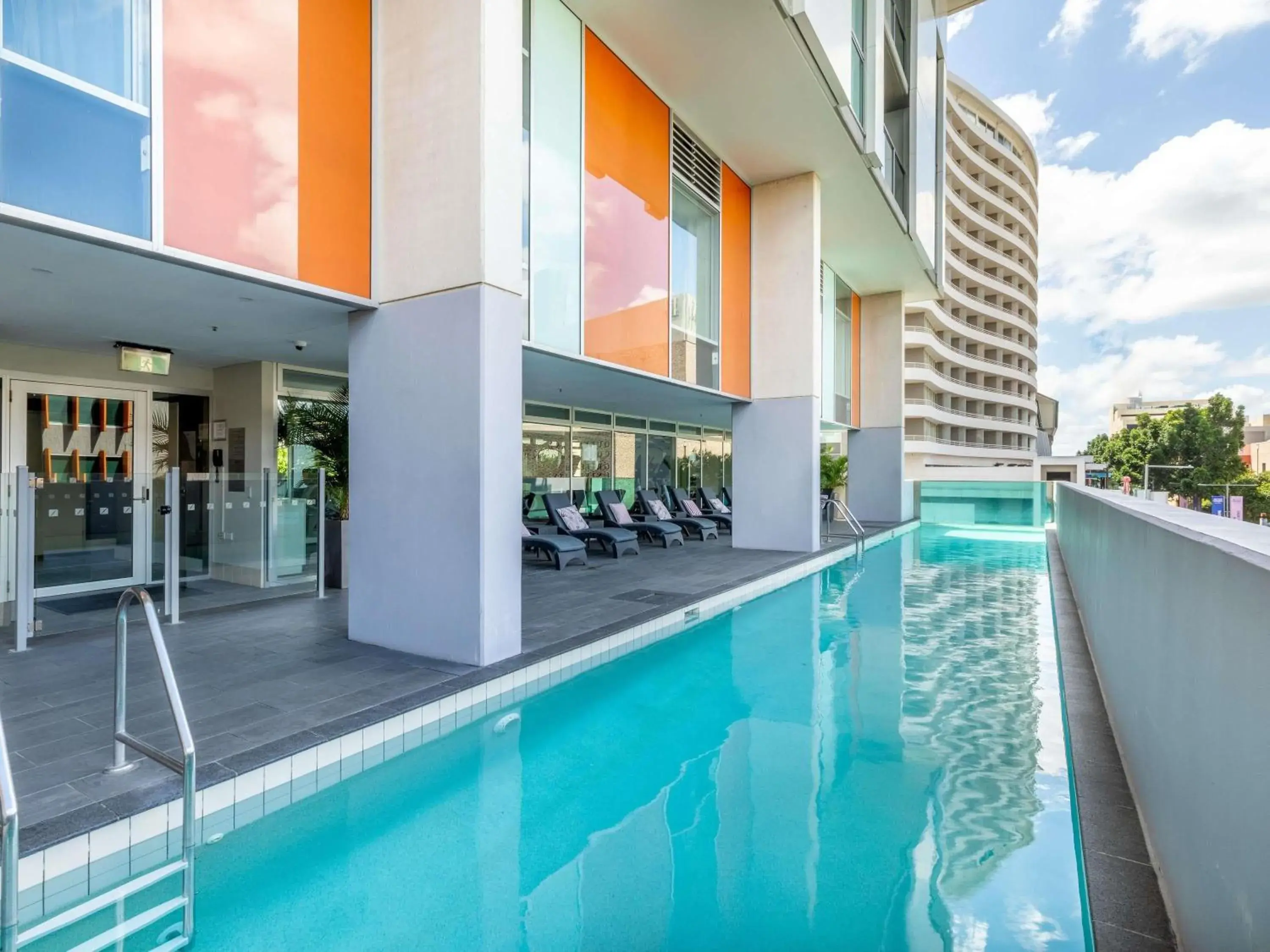 Property building in Mantra South Bank Brisbane Property building in Mantra South Bank Brisbane