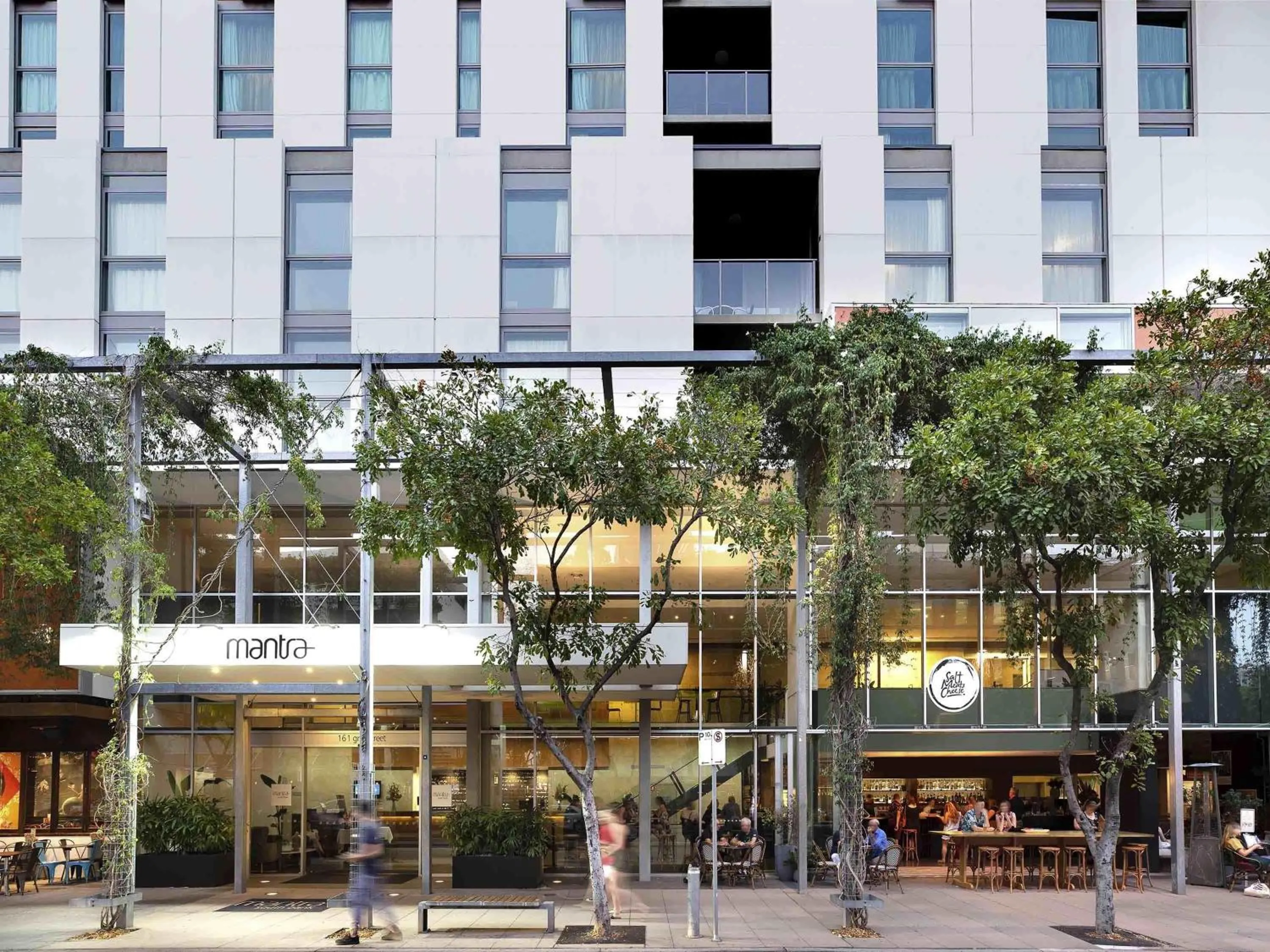 Property building in Mantra South Bank Brisbane