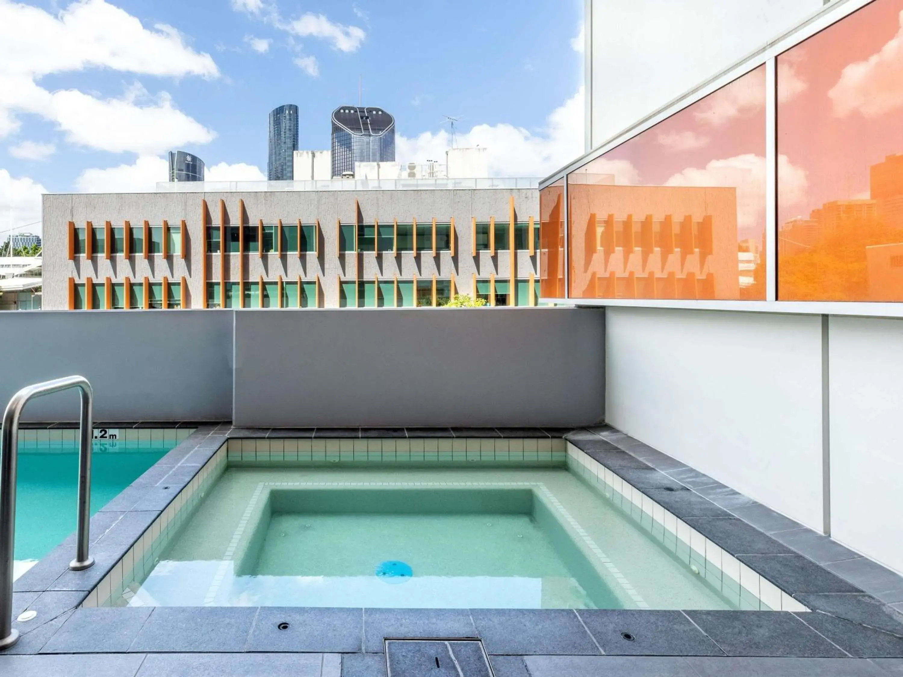 Property building in Mantra South Bank Brisbane Property building in Mantra South Bank Brisbane