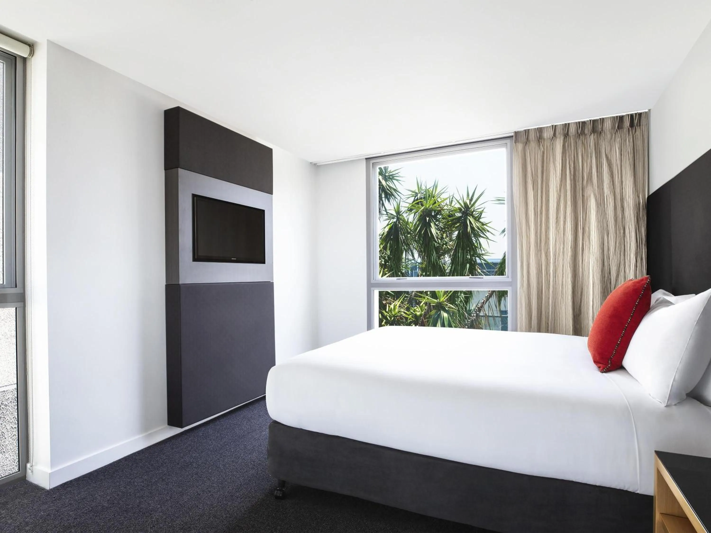 Bedroom, Bed in Mantra South Bank Brisbane
