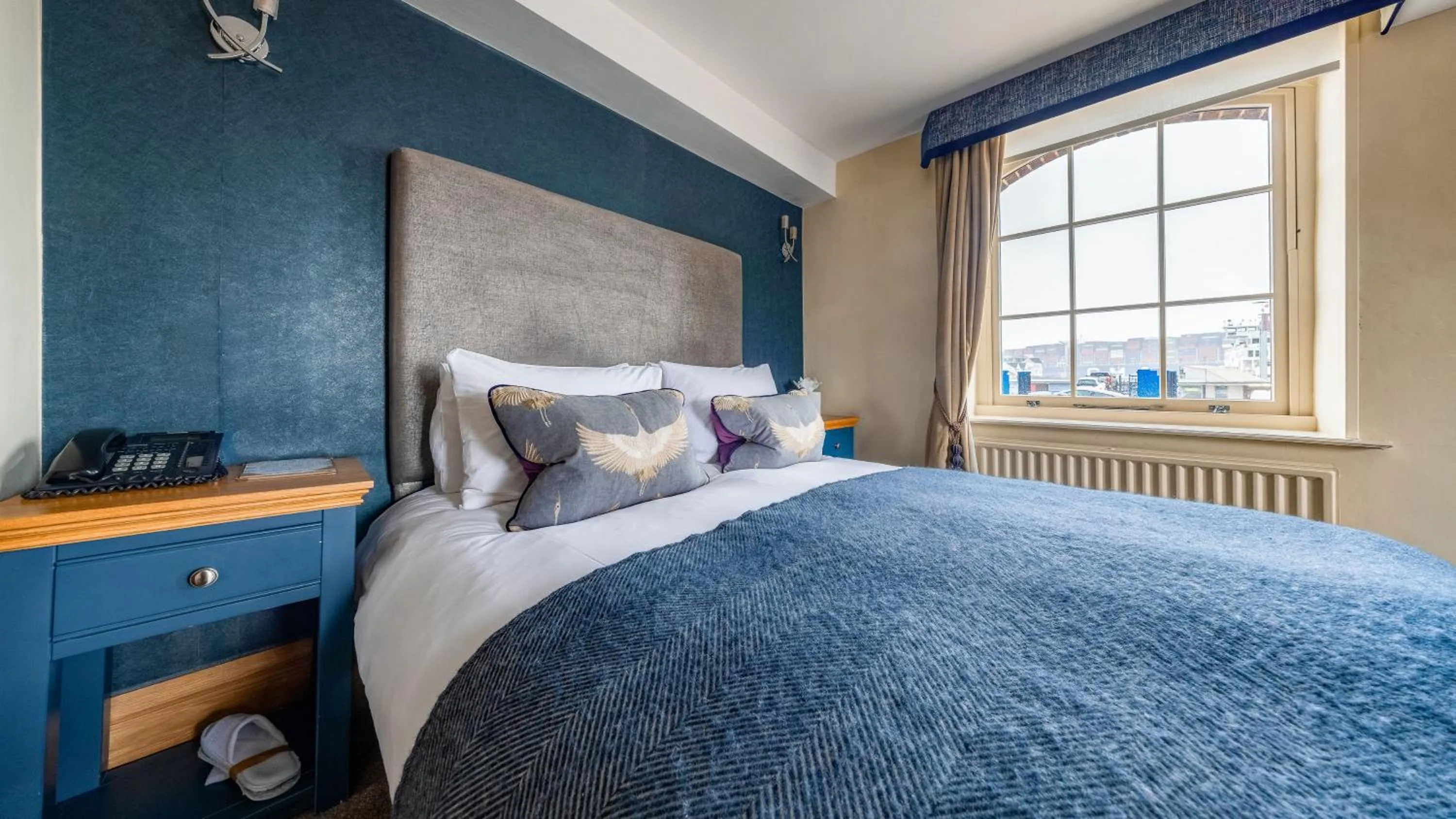 Bed in Ennios Boutique Hotel