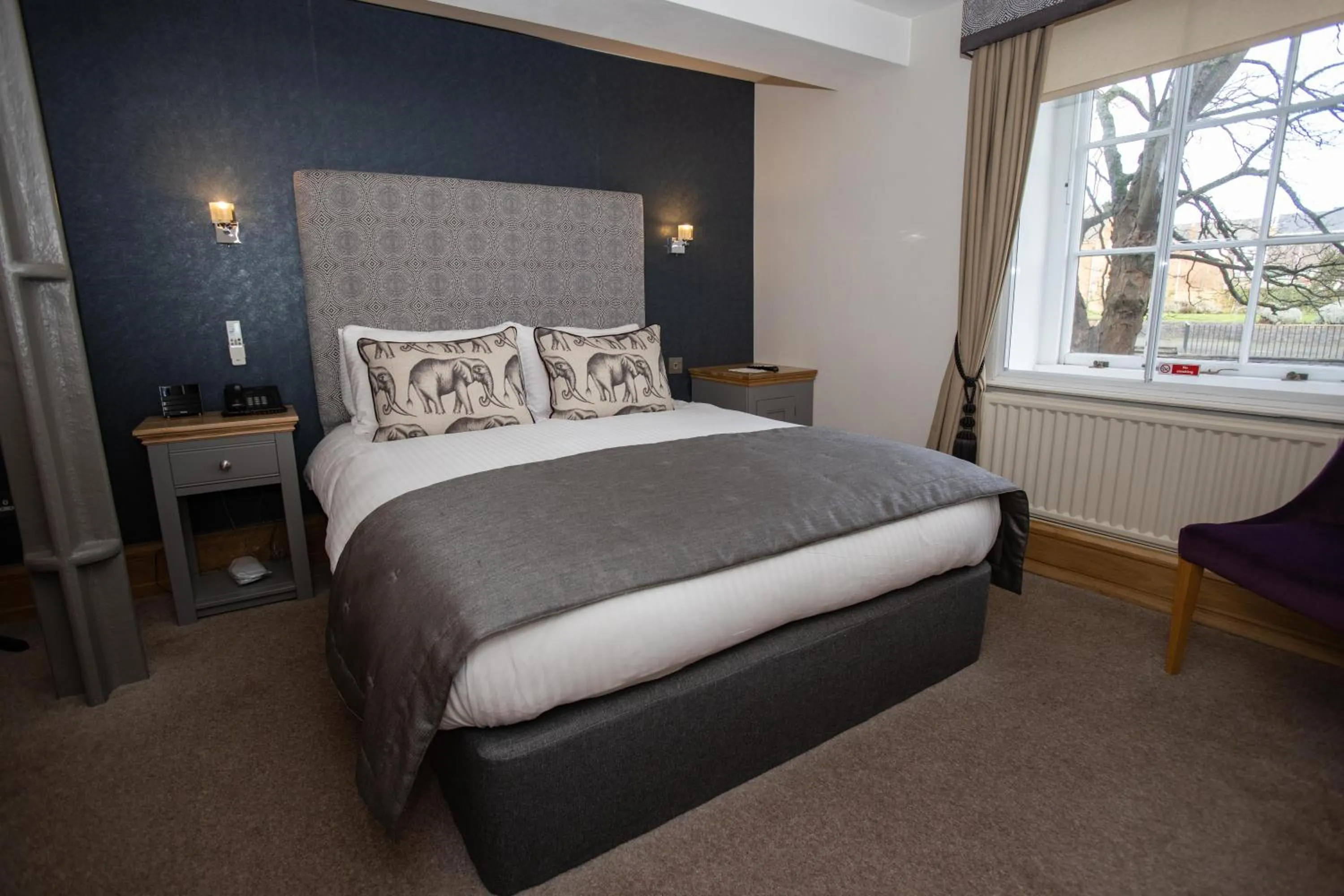 Bed in Ennios Boutique Hotel