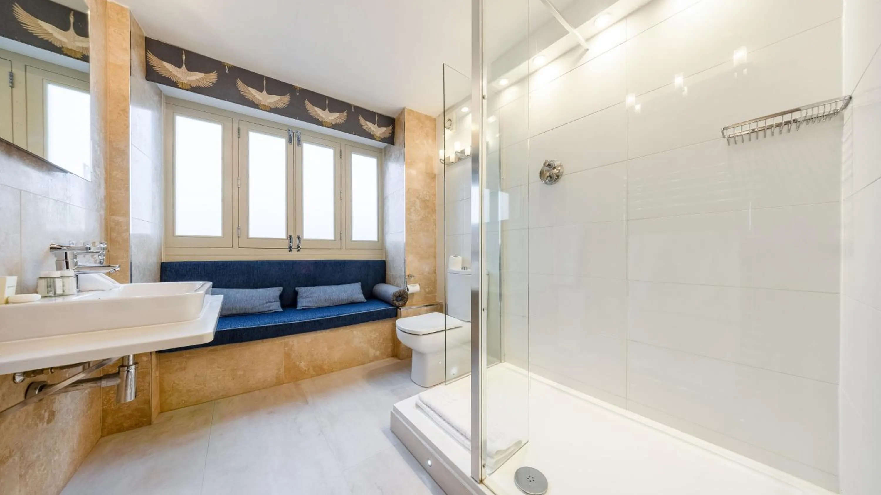 Shower in Ennios Boutique Hotel