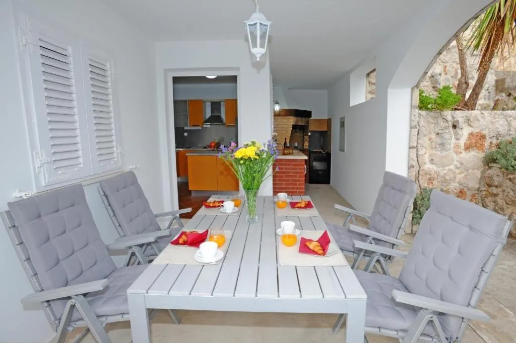 Dining area in Holiday Home Odiseja