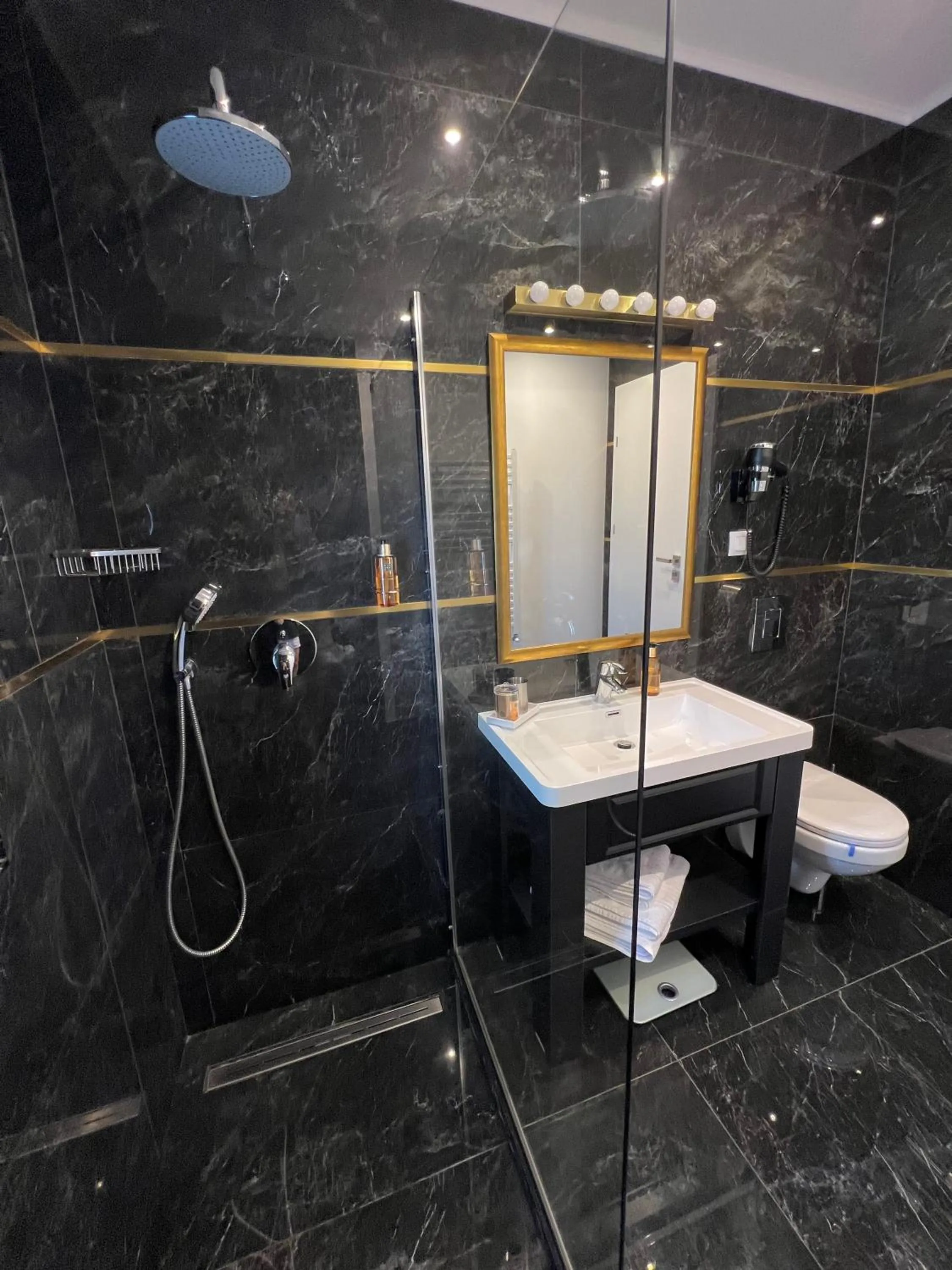 Krystal Boutique Mansion