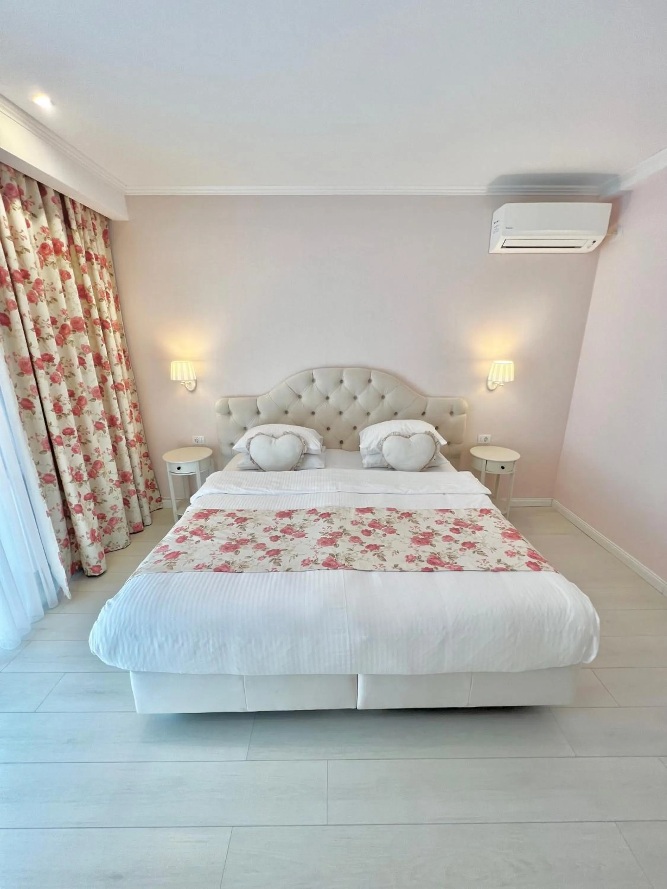 Bed in Krystal Boutique Mansion