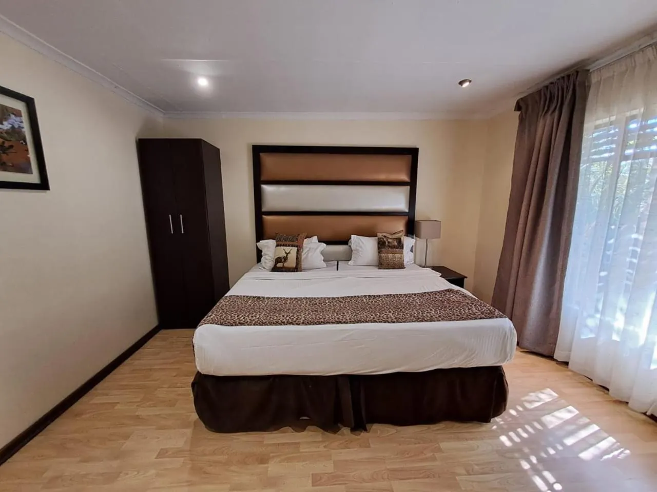 Bed in Ecotel Premier Lodge & Conference Centre