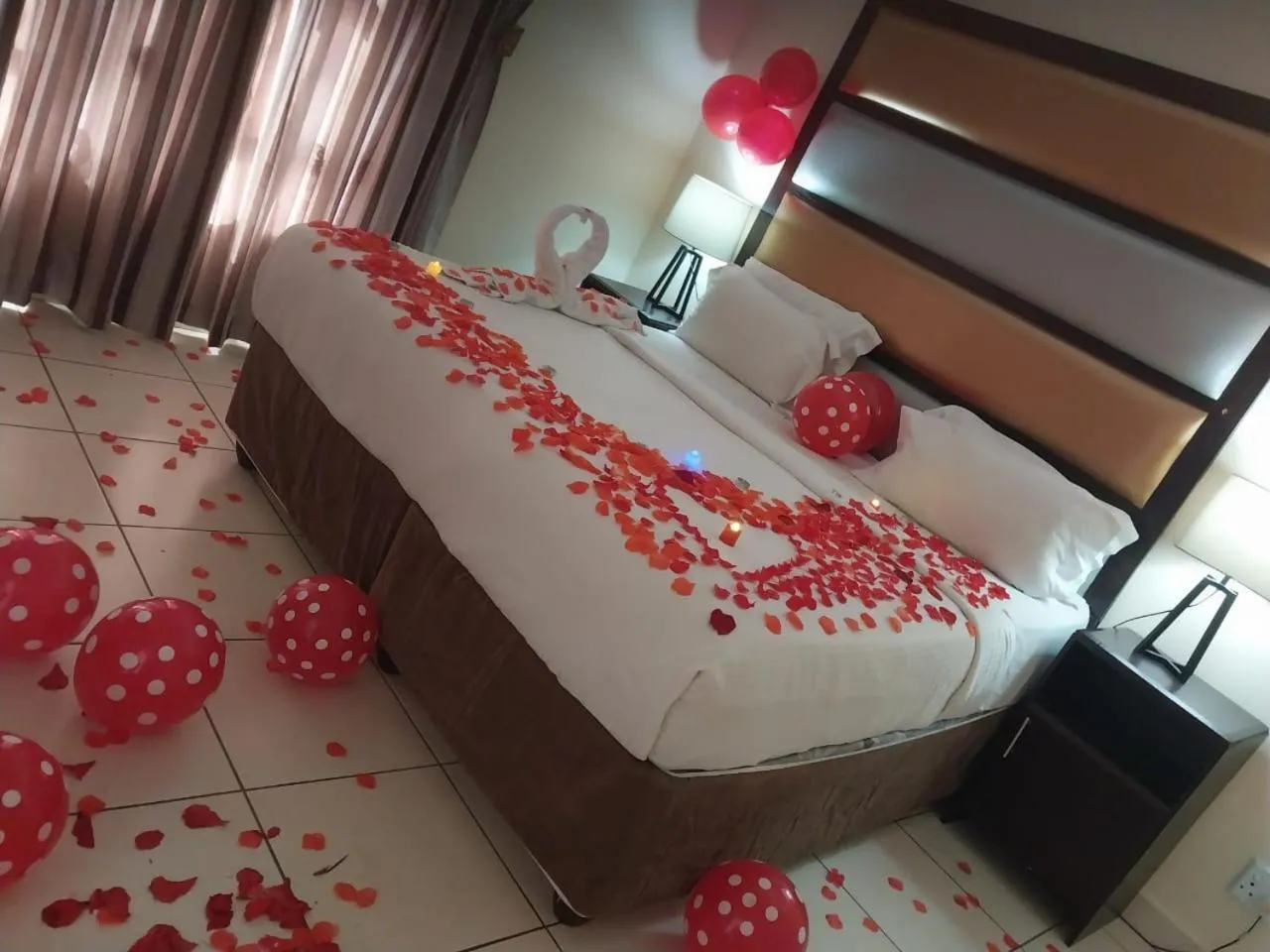 Bed in Ecotel Premier Lodge & Conference Centre