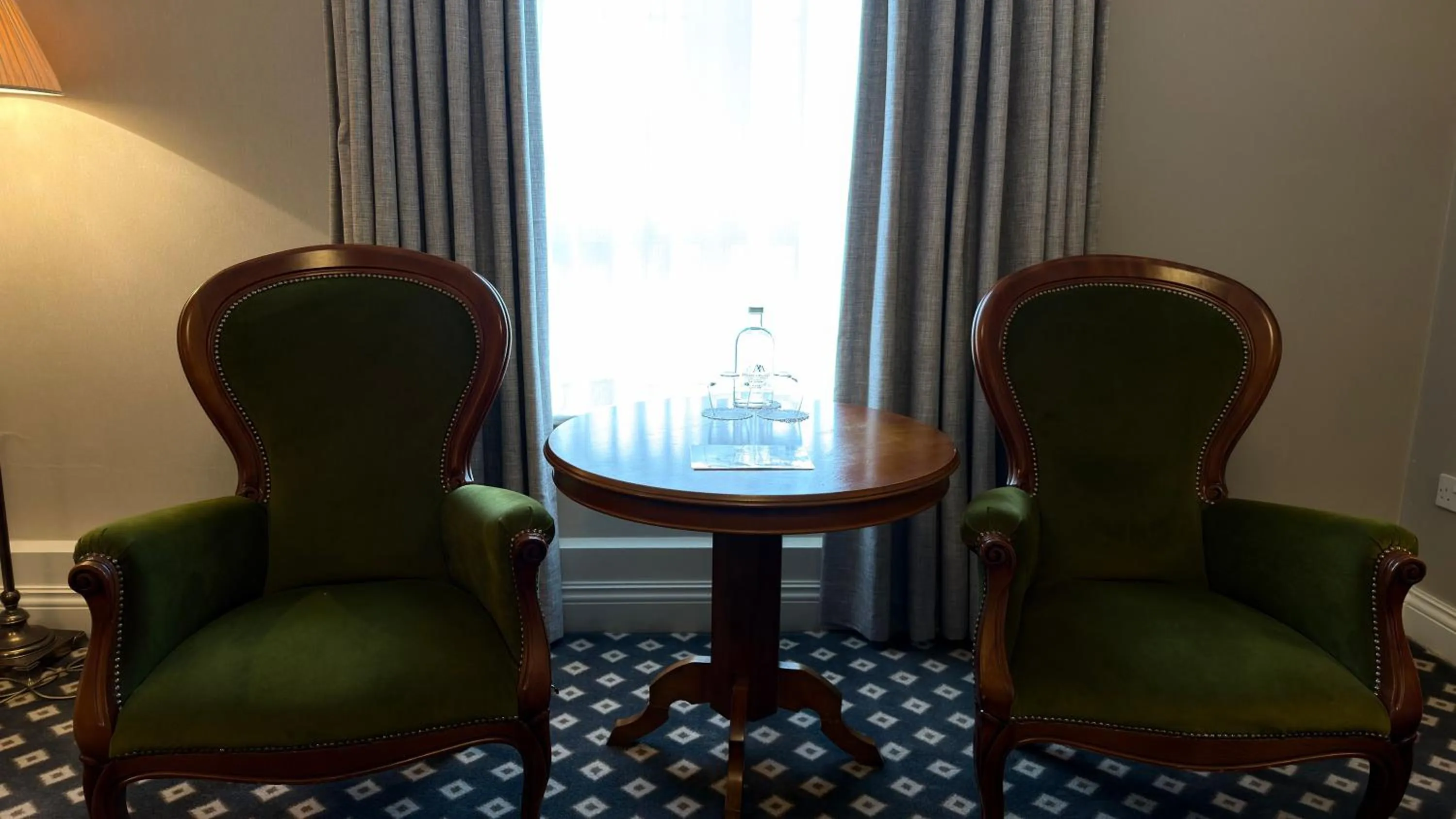 Seating area in Meadowlands Hotel