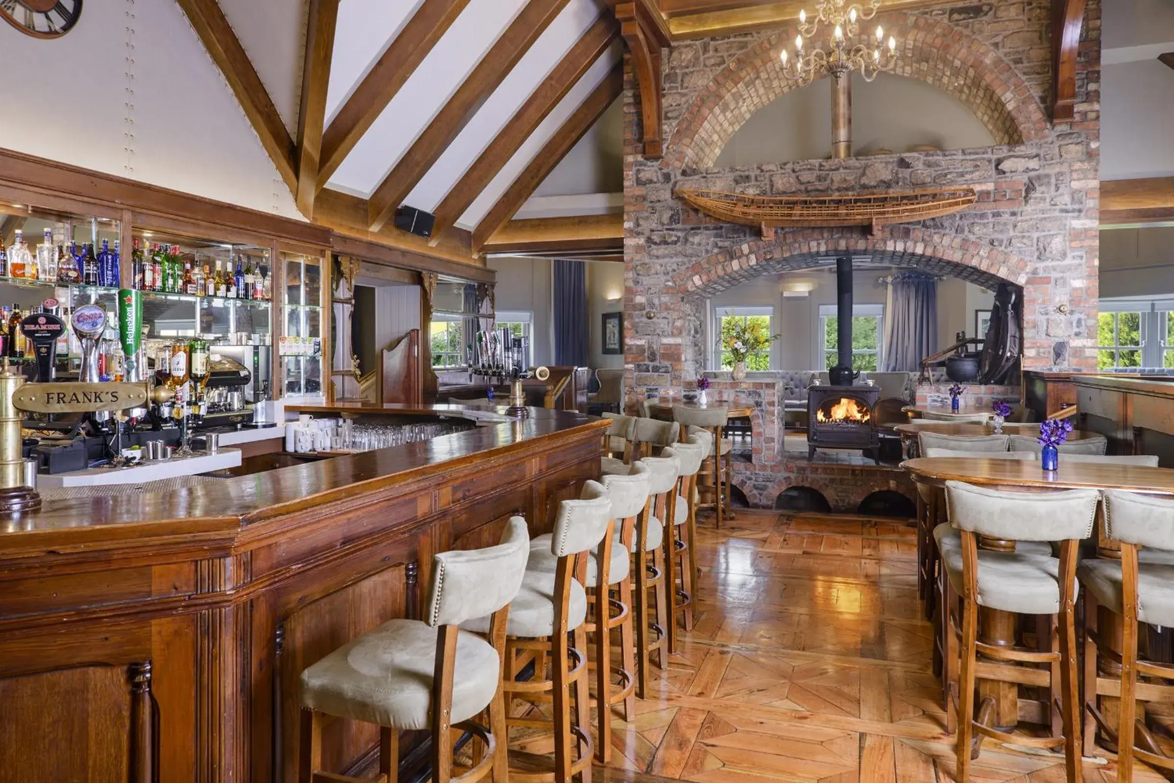 Lounge or bar in Meadowlands Hotel Lounge or bar in Meadowlands Hotel