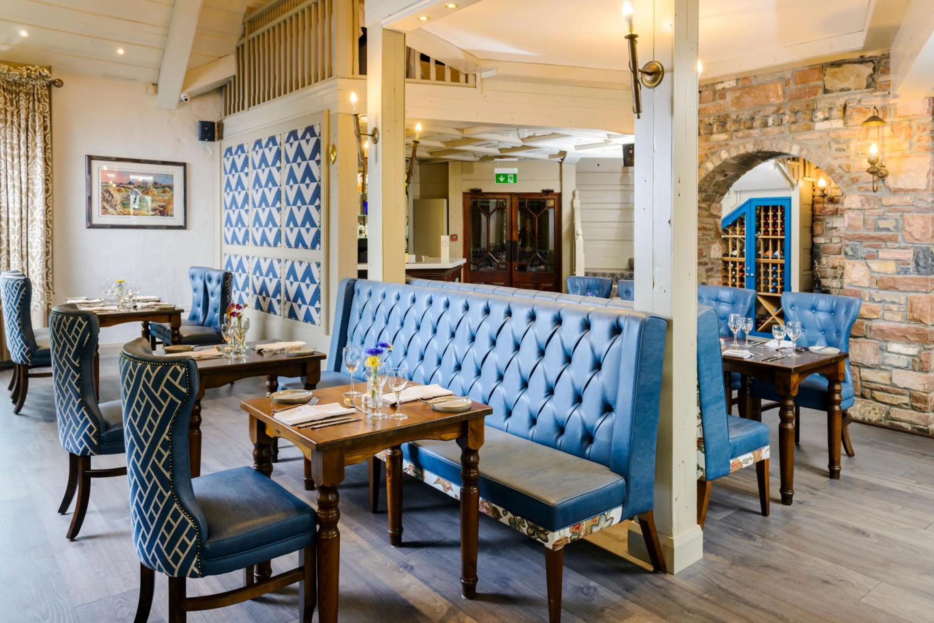 Restaurant/places to eat in Meadowlands Hotel