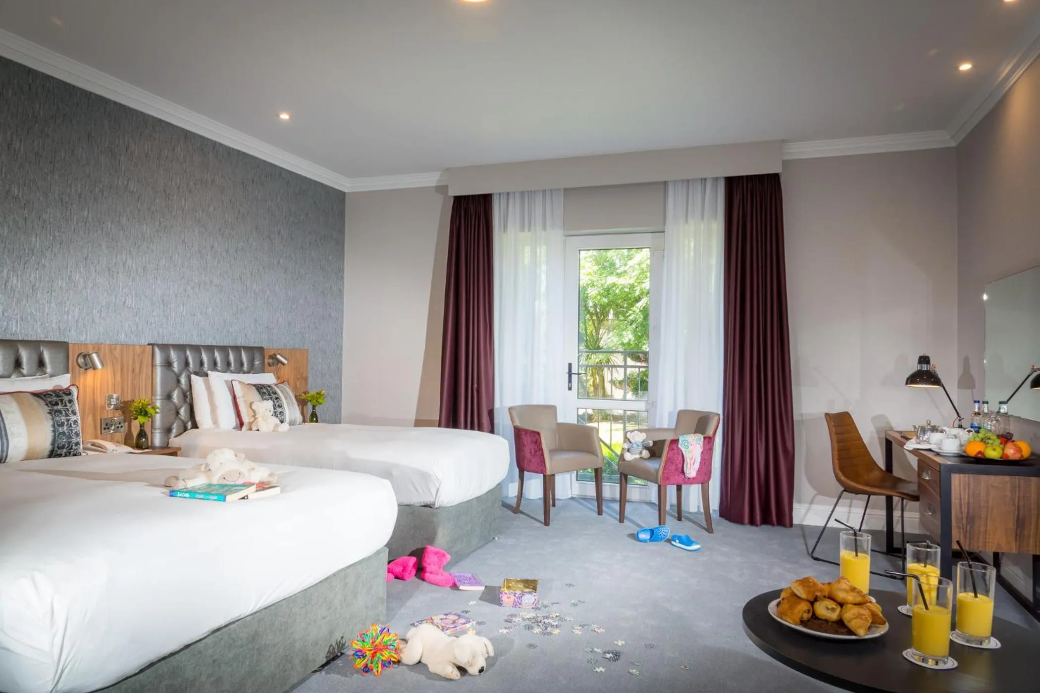 Photo of the whole room, Bed in Talbot Hotel Midleton