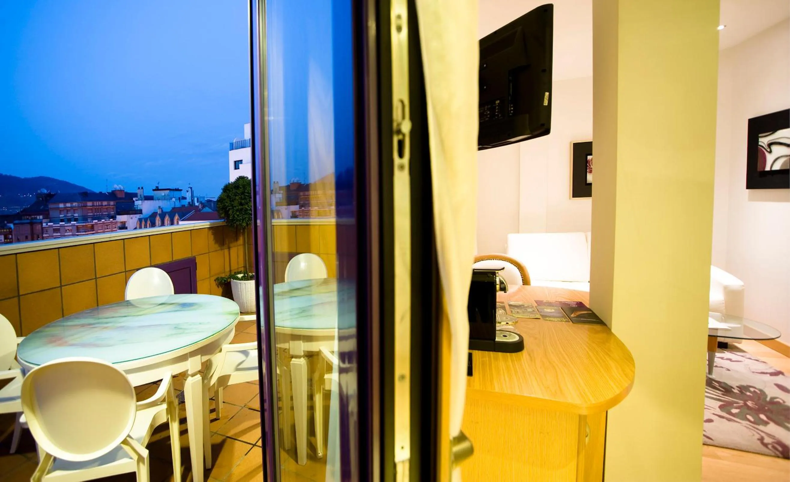 Restaurant/places to eat, Bed in Hotel Campoamor