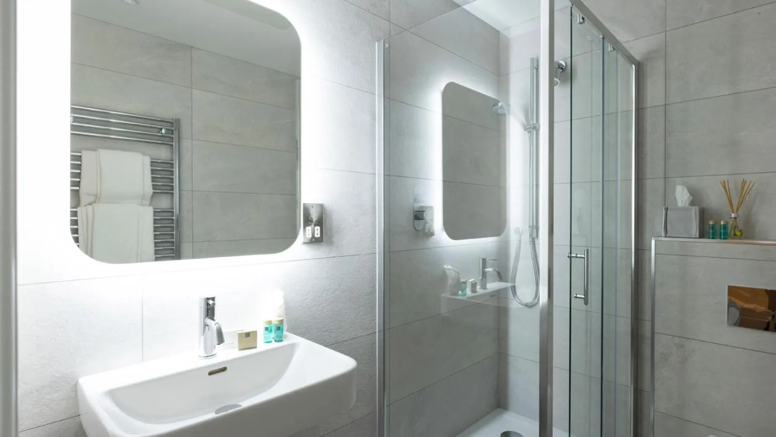 Bathroom in Wynn's Hotel