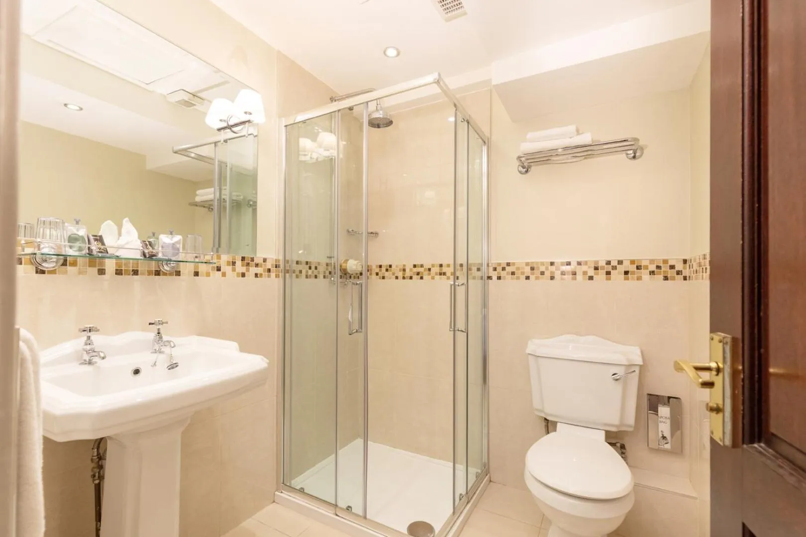 Bathroom in Wynn's Hotel