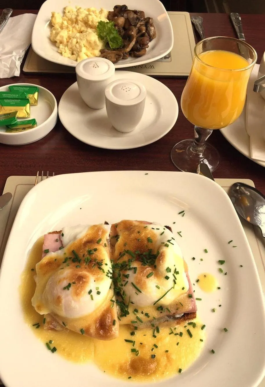 Breakfast in Wynn's Hotel