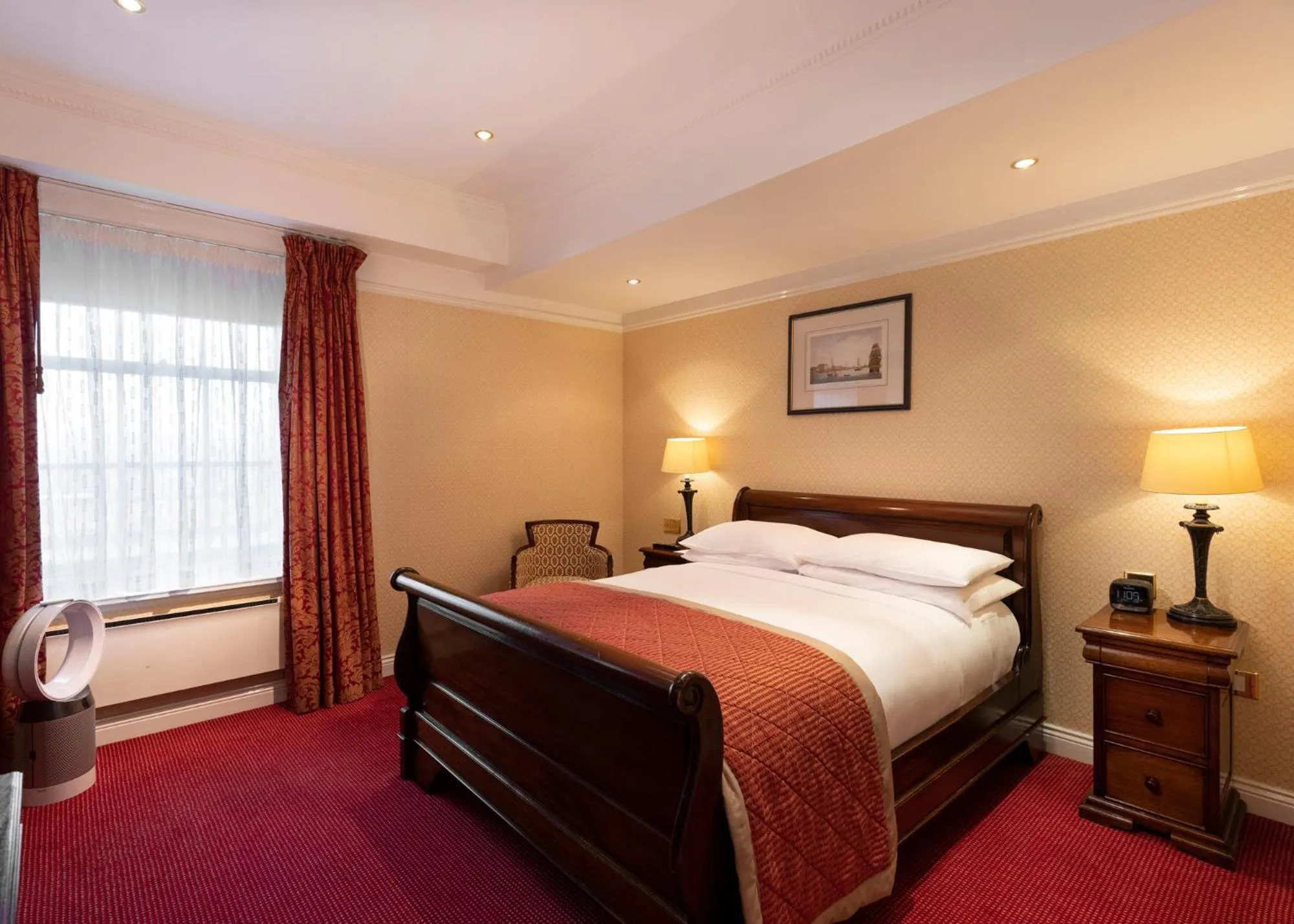 Bedroom, Bed in Wynn's Hotel