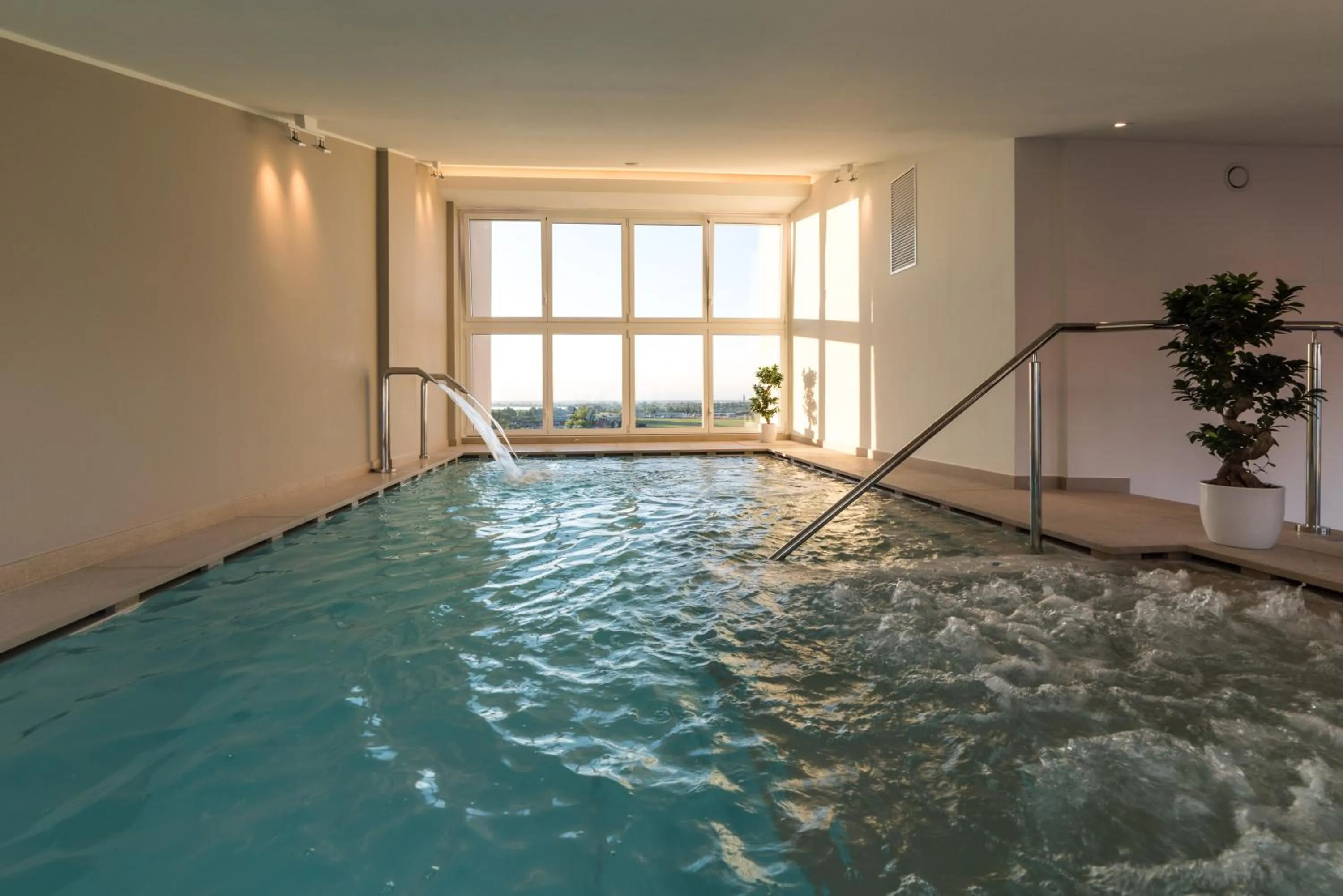 Hot Tub in Hesperia Hotel & Residence