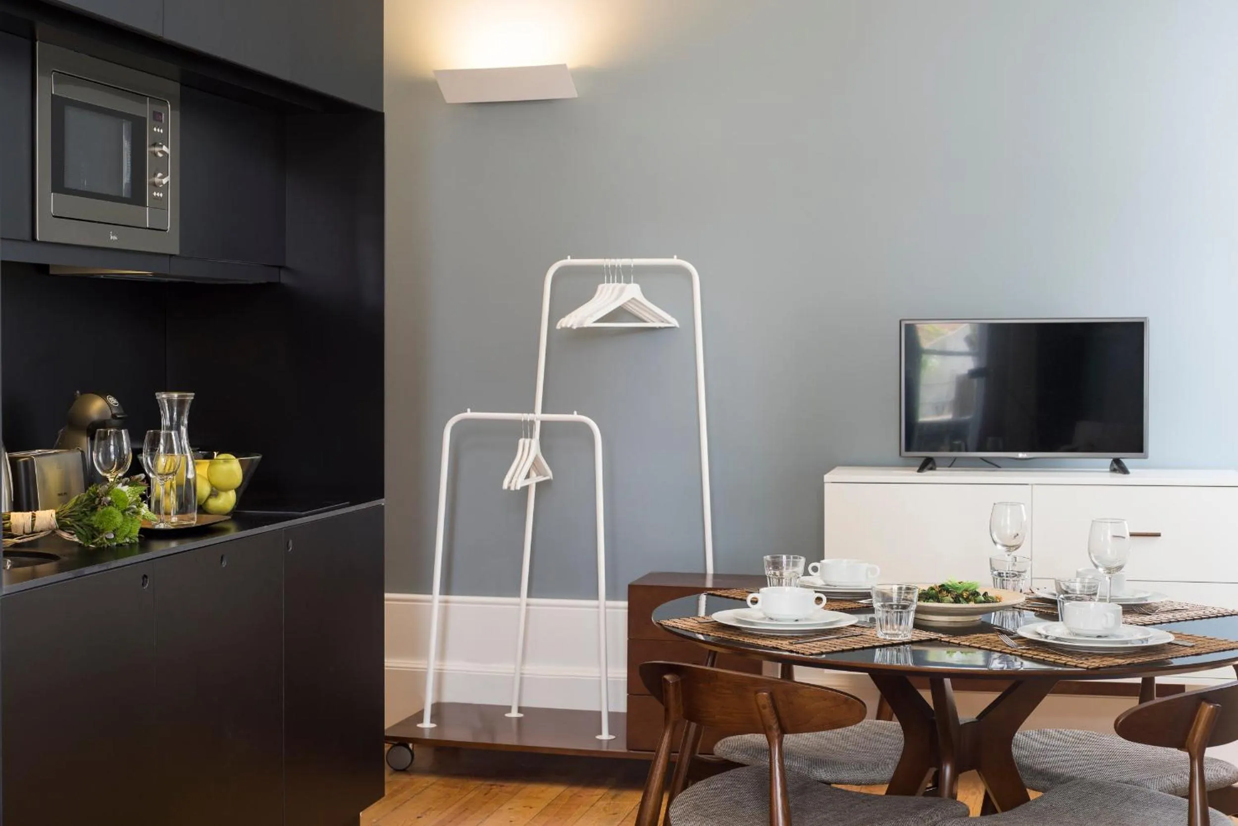 Dining area in bnapartments Carregal