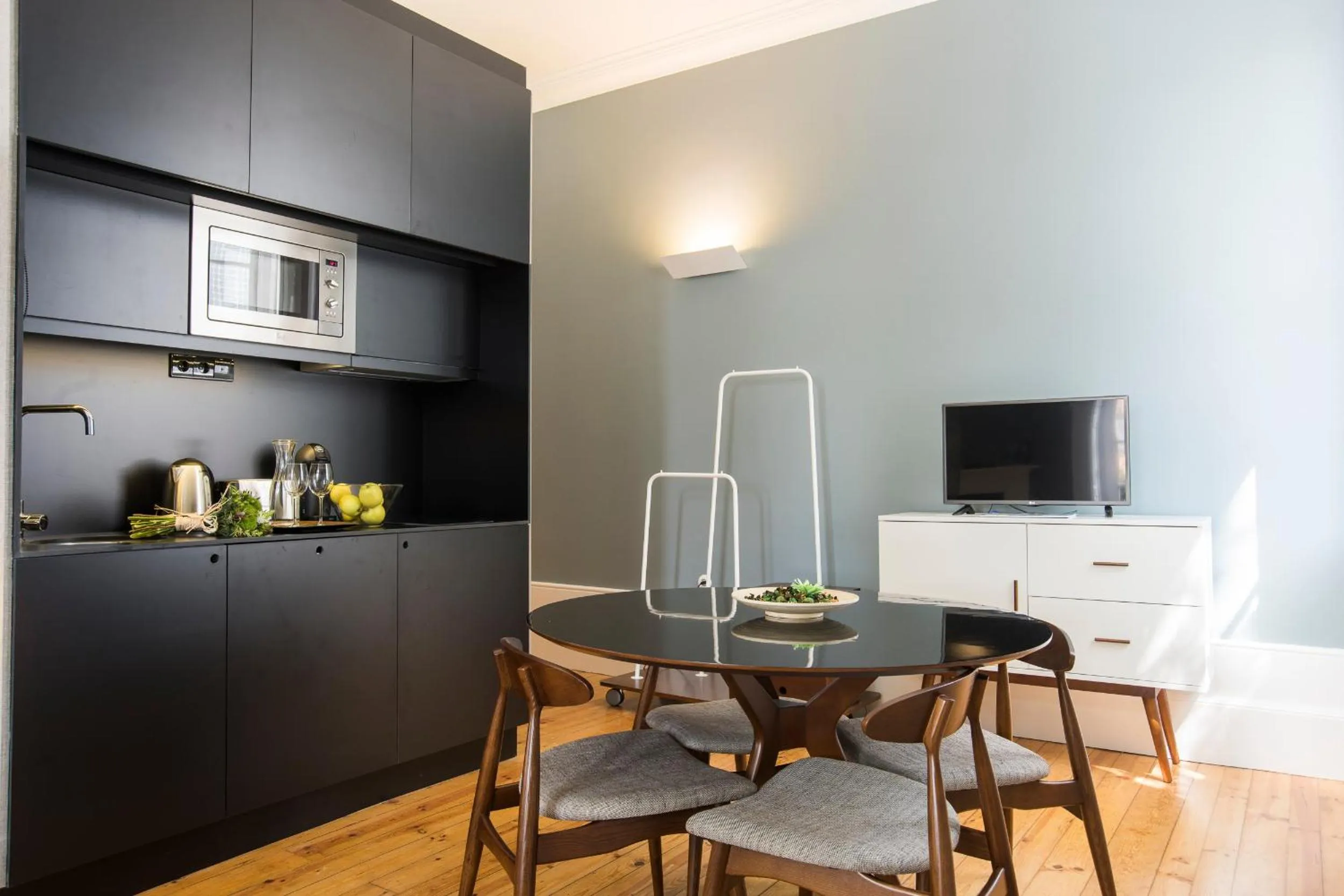 Dining area in bnapartments Carregal