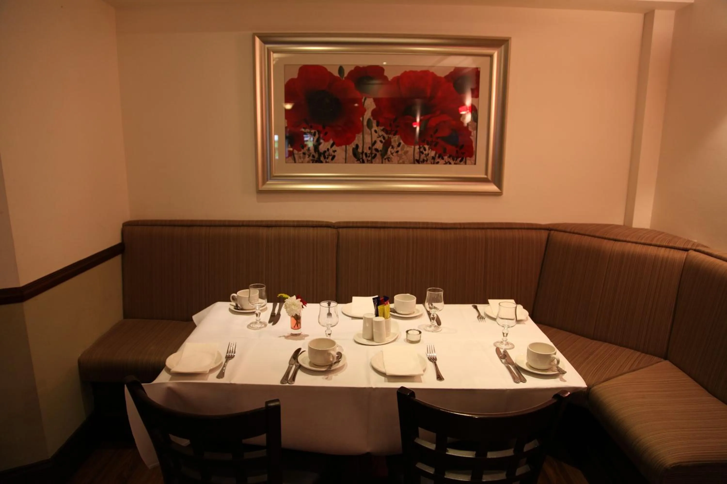 Restaurant/places to eat in Dalton Inn Hotel