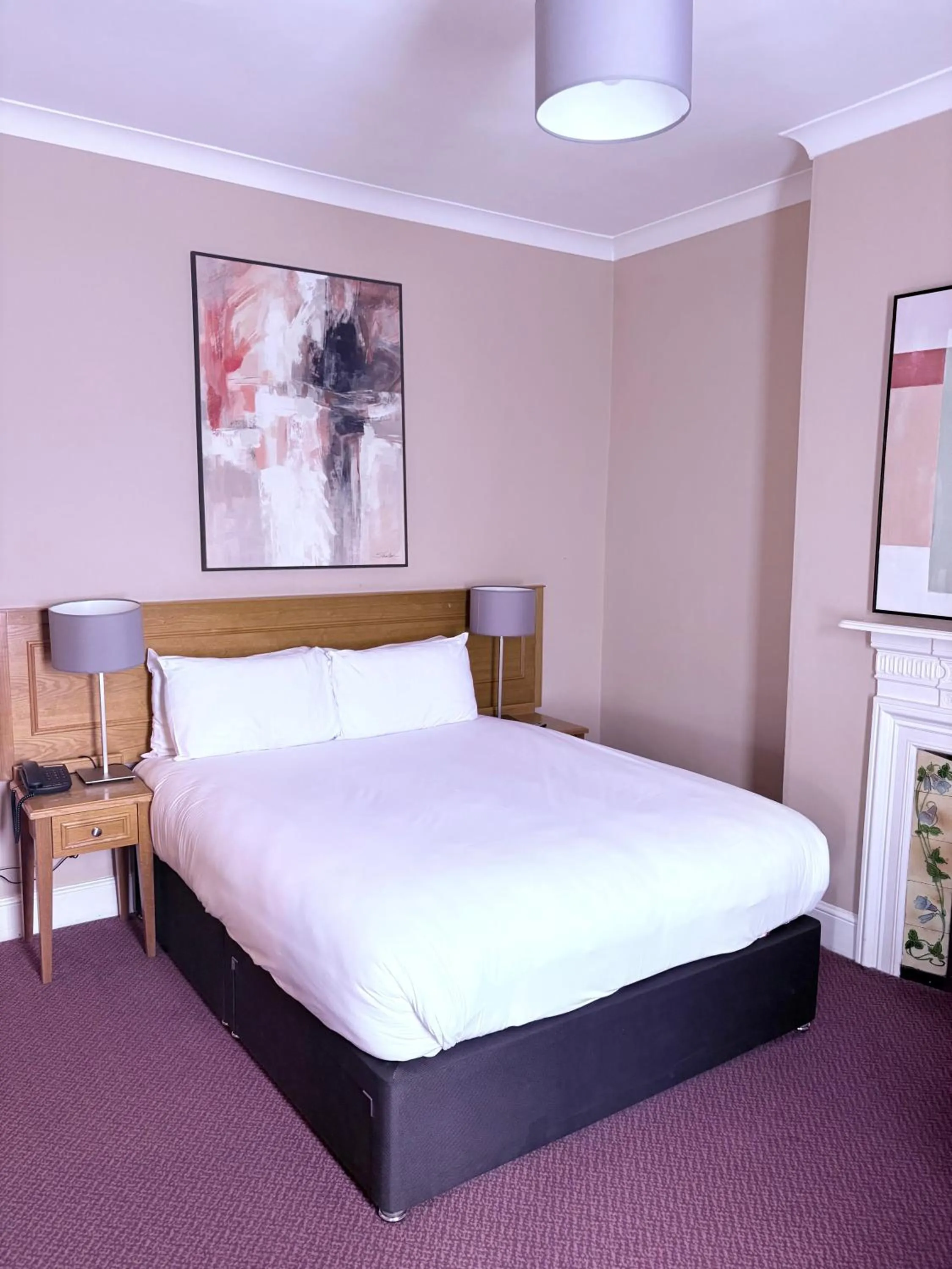 Bed in Phoenix Park Hotel