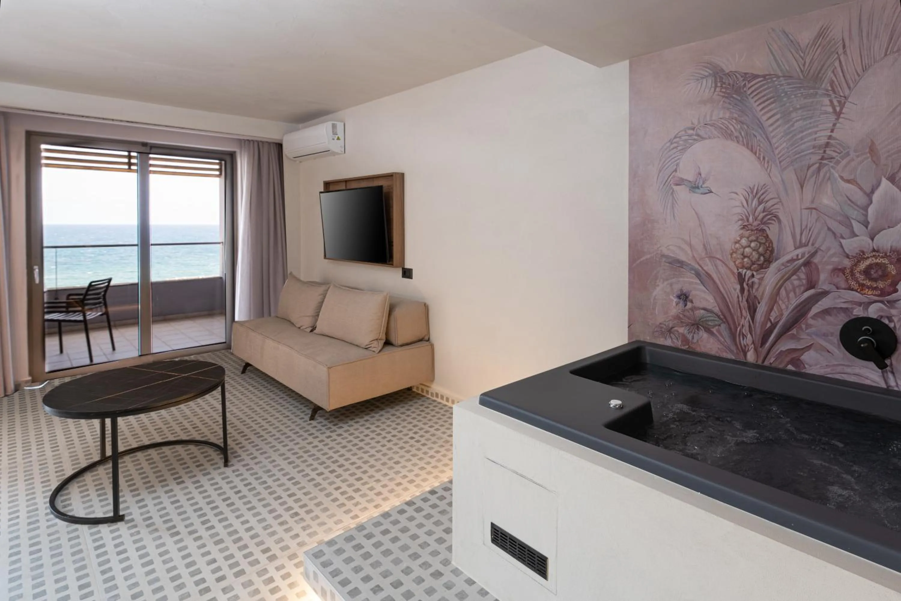 TV and multimedia in Iolida Beach by Smile Hotels